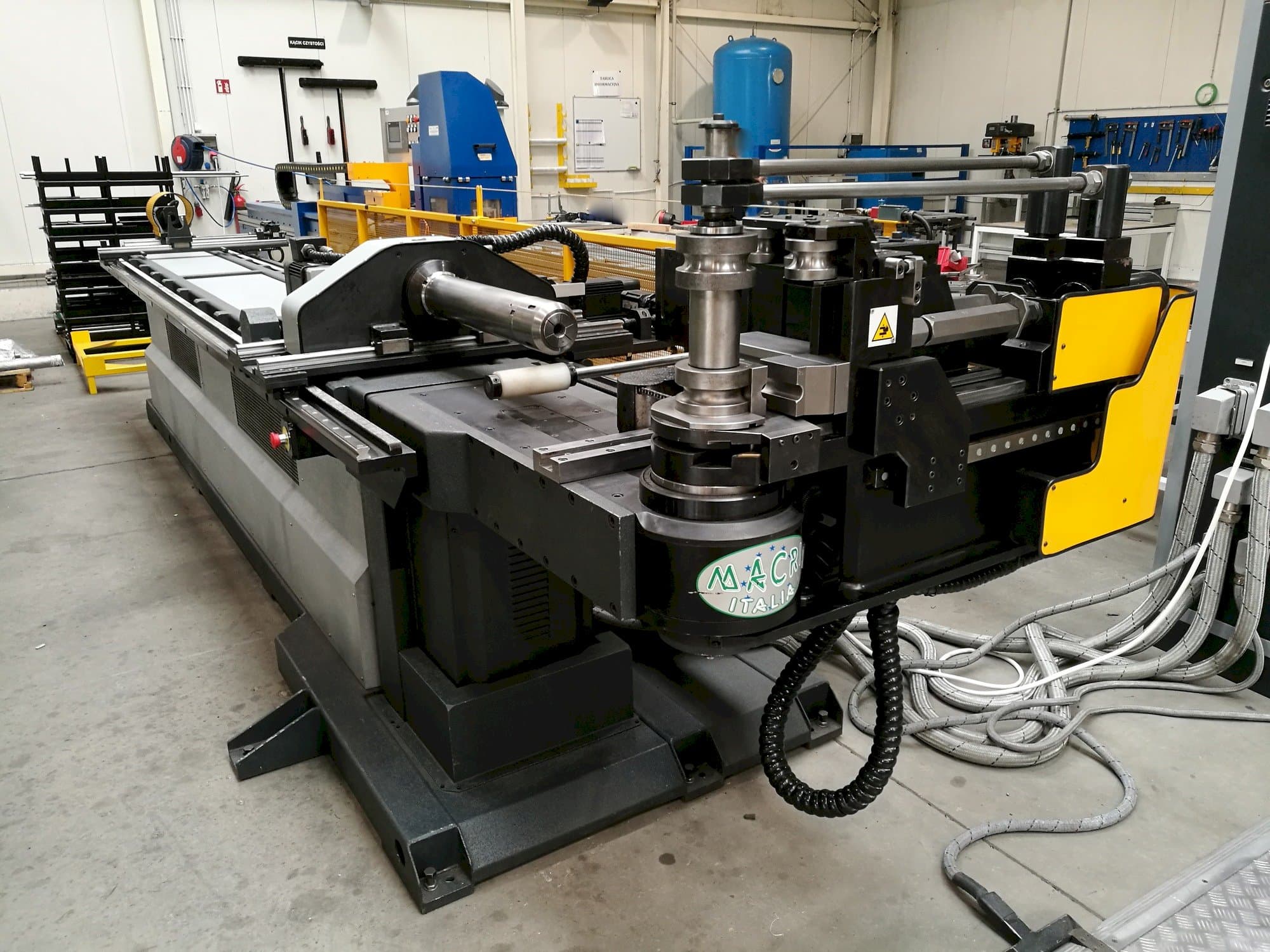 Čelní pohled  na Macri Italia PROVAR 6-65  stroj