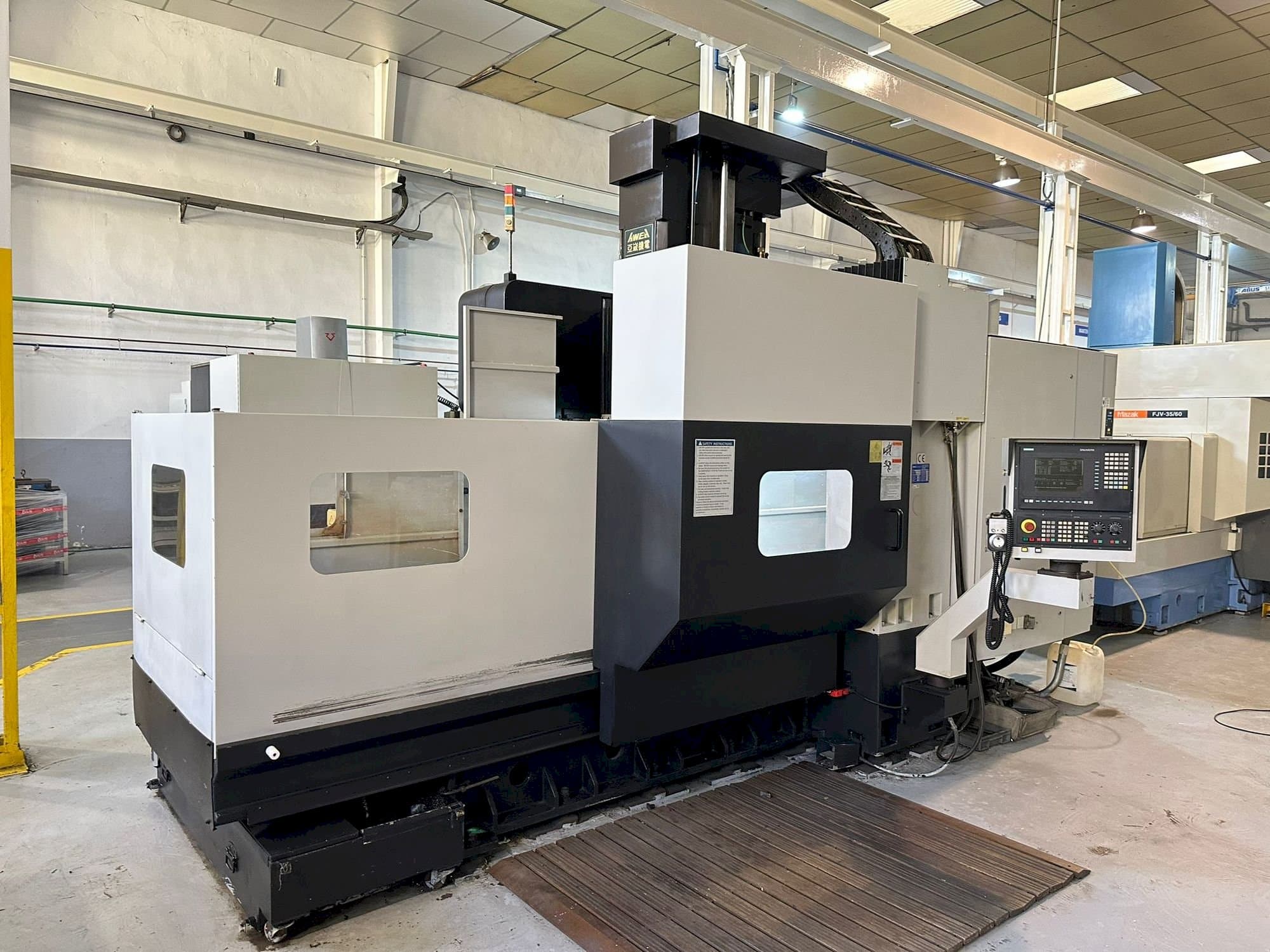 Čelní pohled  na AWEA VP2012  stroj