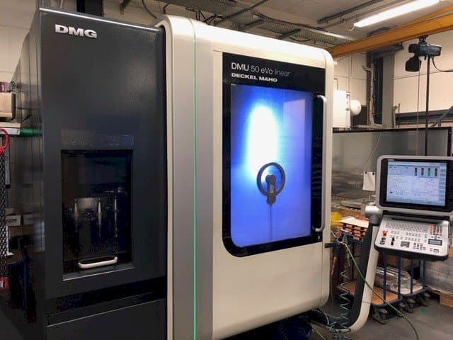 Čelní pohled  na DECKEL MAHO DMU 50 eVo Linear  stroj