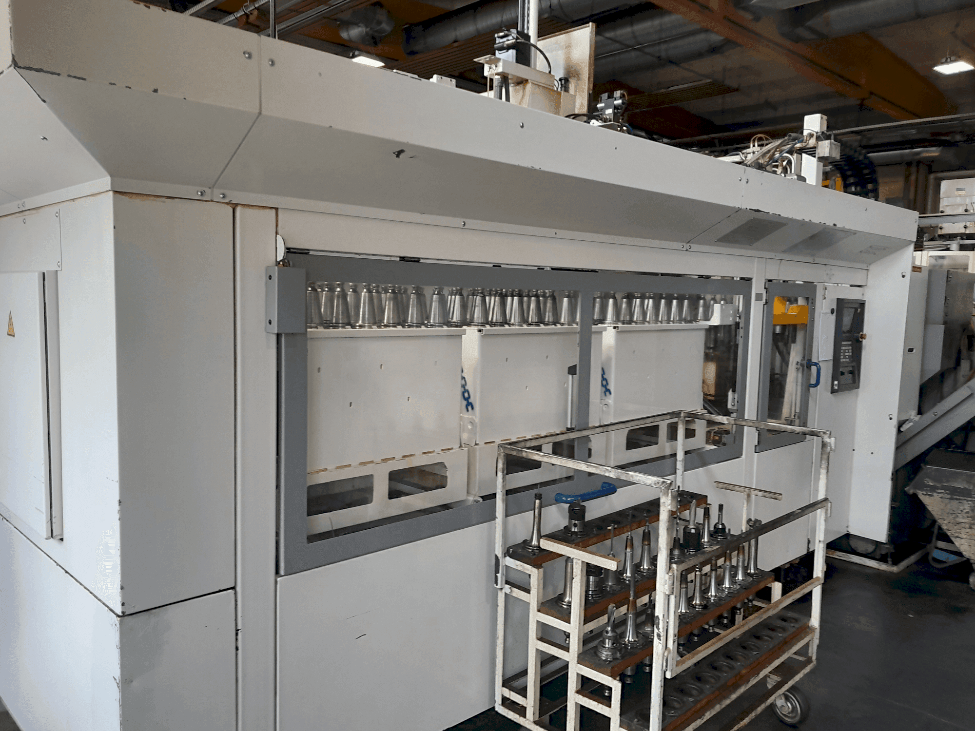 Boční pohled  na HELLER MCS-H 250  stroj