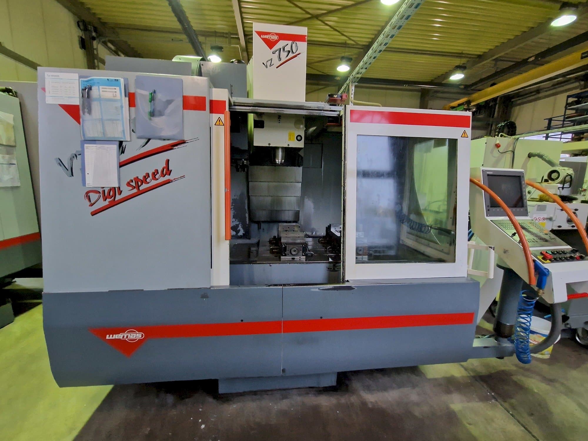 Čelní pohled  na WEMAS VZ 750  stroj