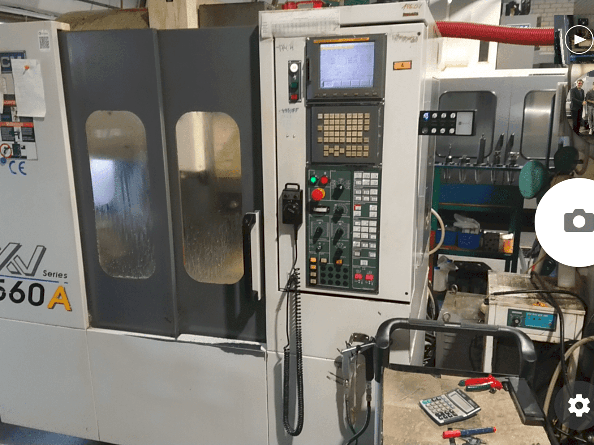 Čelní pohled  na YCM XV560A  stroj