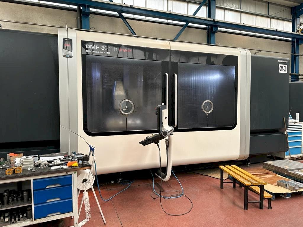 Čelní pohled  na DECKEL MAHO DMF 360-11  stroj