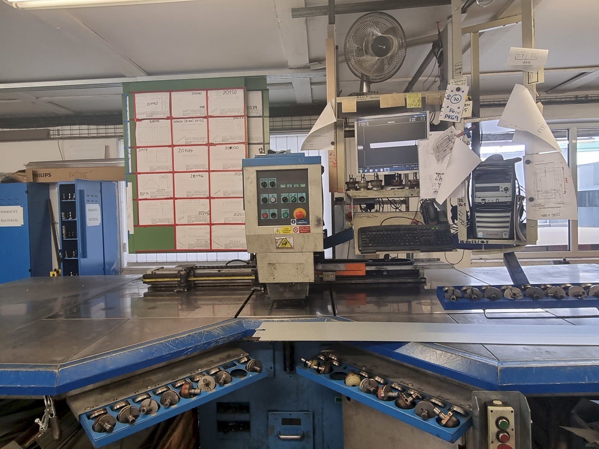 Čelní pohled  na Euromac CX 750/30 CNC  stroj