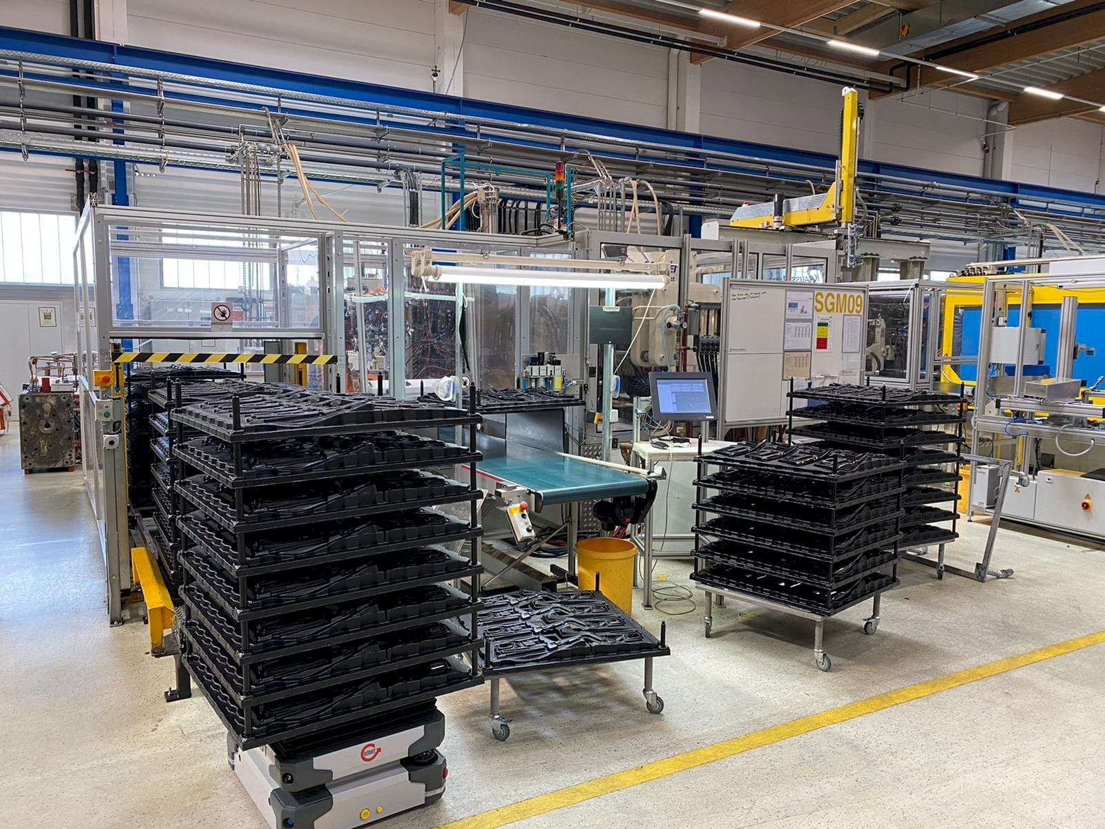 Čelní pohled  na Krauss Maffei 650-1900-520 CZ Multinject  stroj