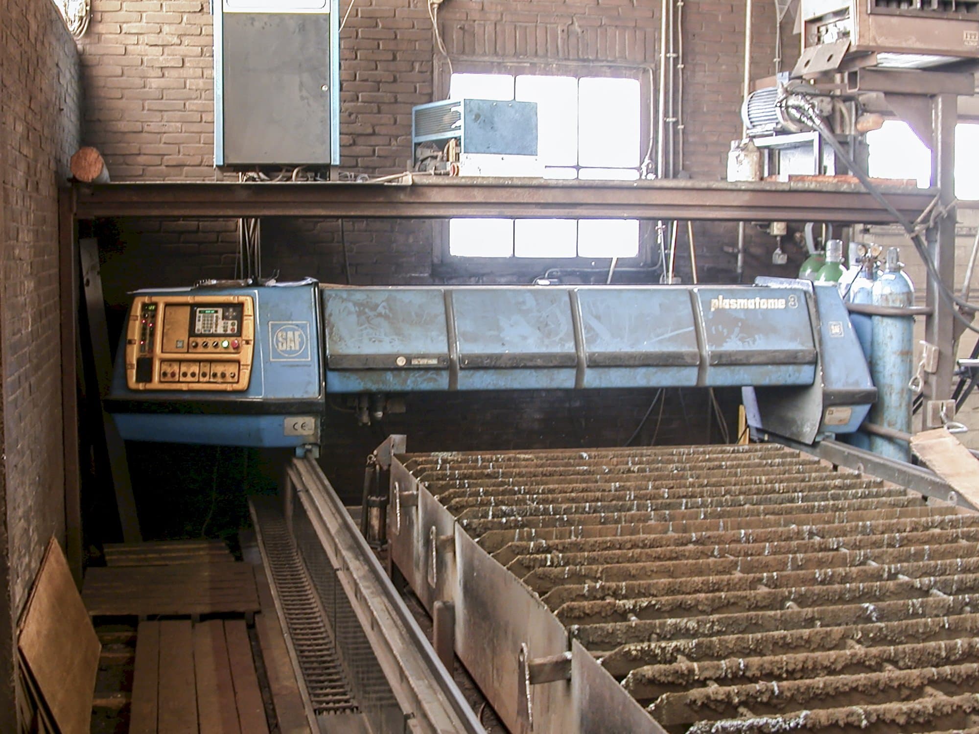 Čelní pohled  na SAF PLASMATOME 3 stroj