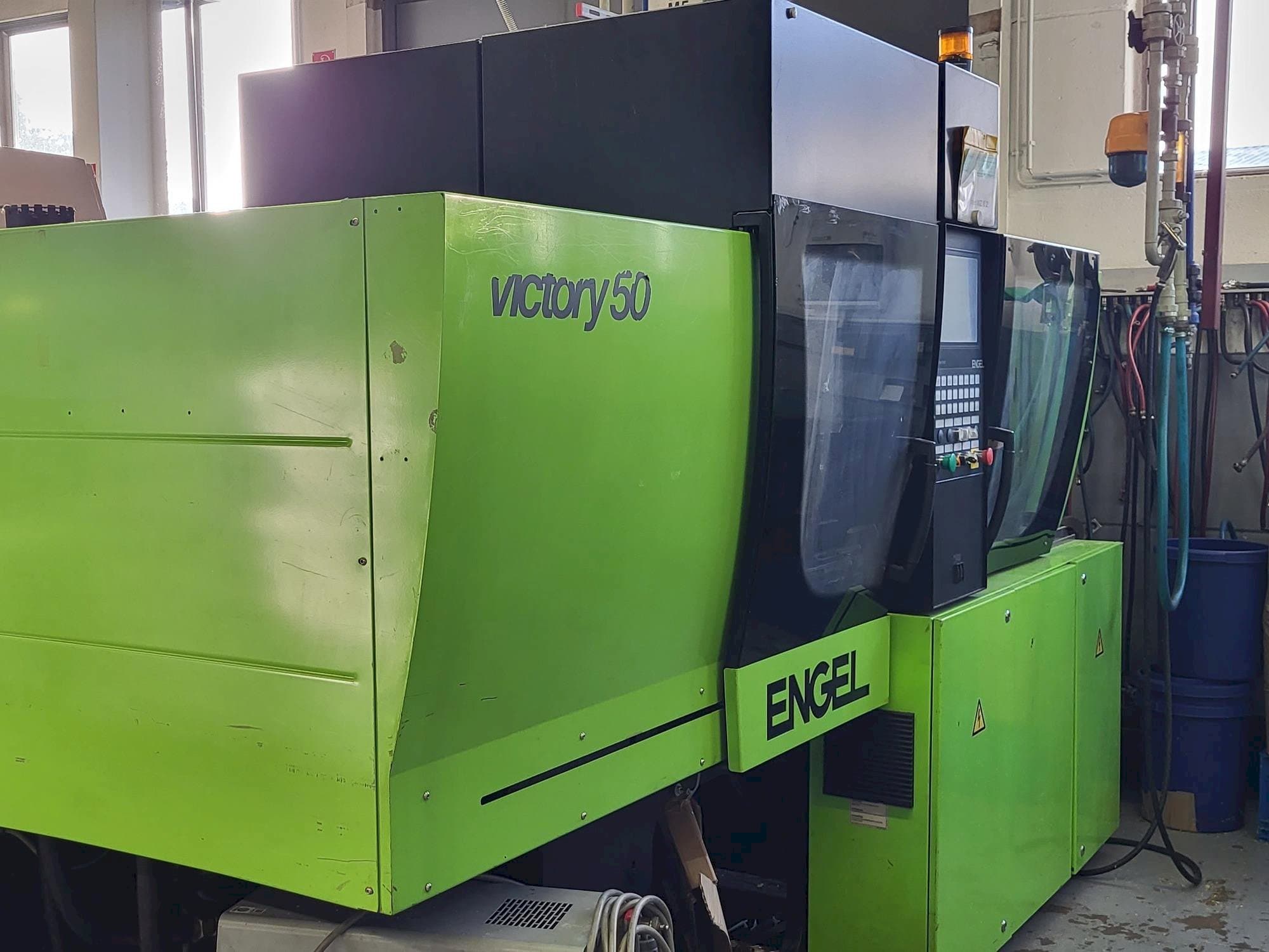 Levý boční pohled  na Engel Victory 200/50 FOCUS  stroj