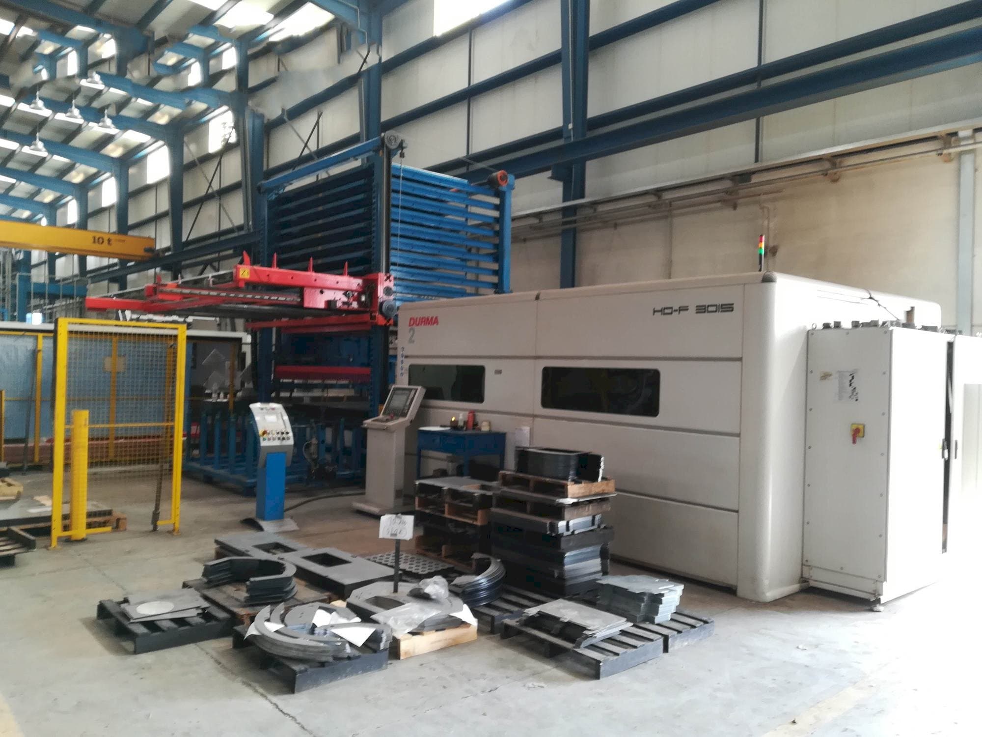 Čelní pohled  na Durma HD-F 3015  stroj