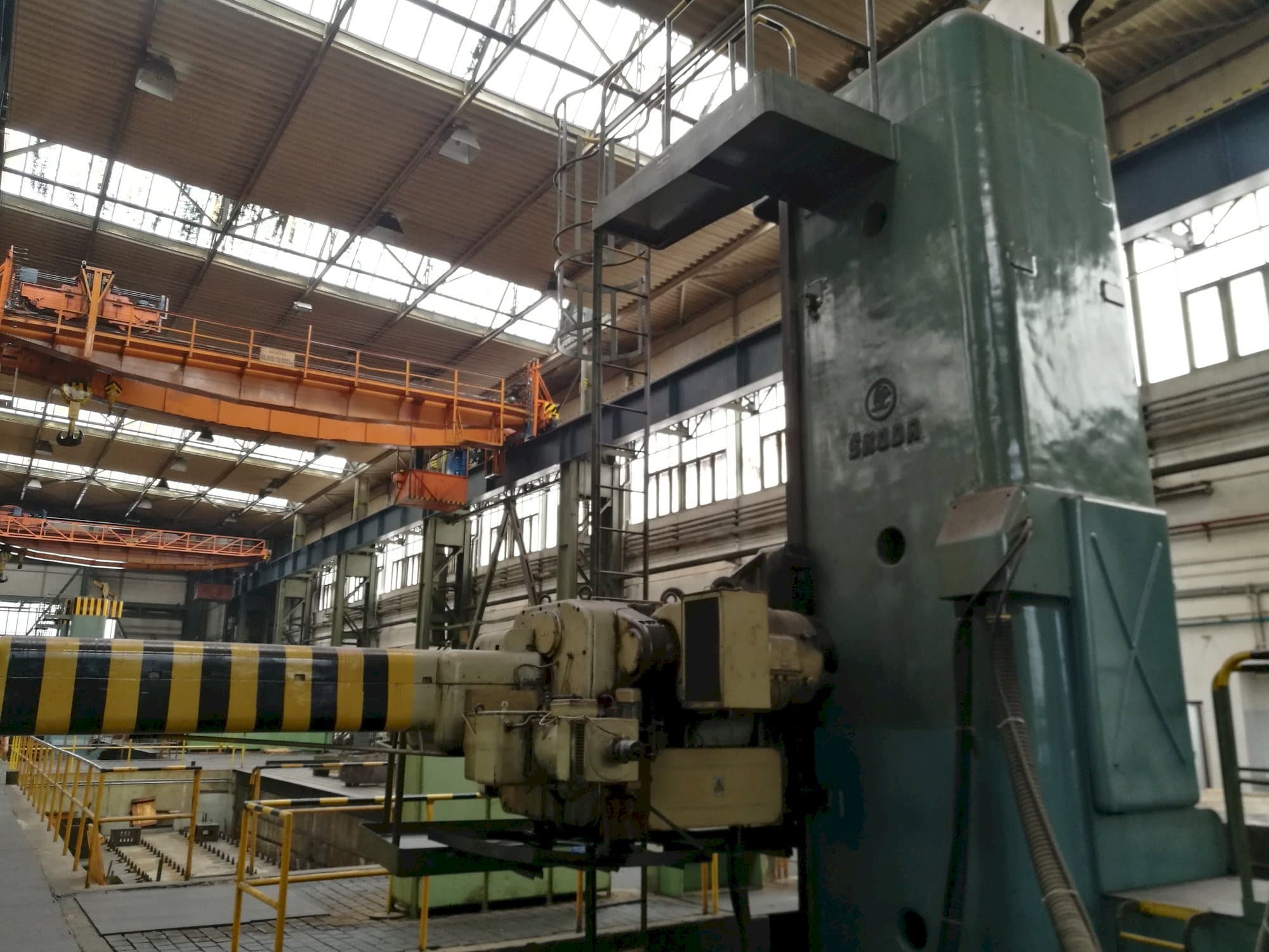 Čelní pohled  na SKODA WDA 200  stroj