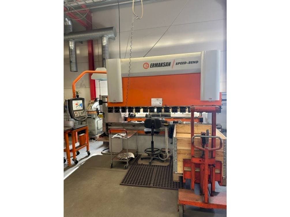 Čelní pohled  na ERMAKSAN Speedbend 3135  stroj