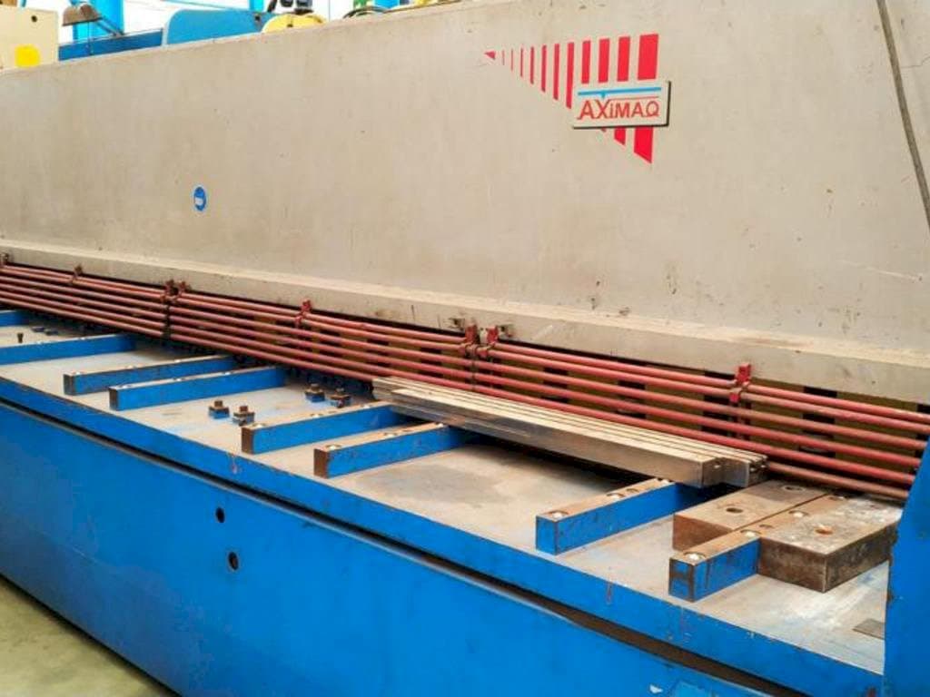 Čelní pohled  na Axial CP-1060  stroj