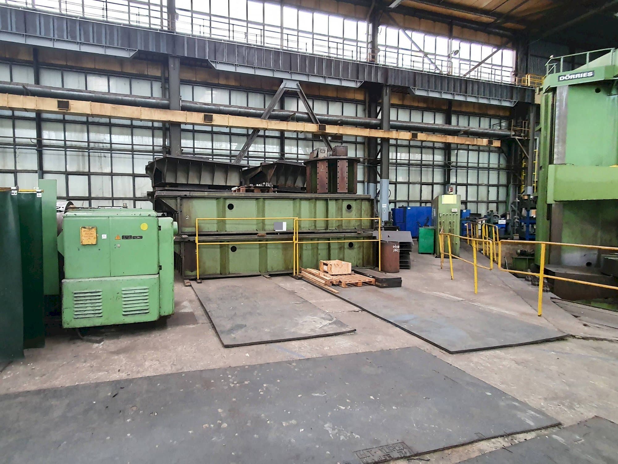 Čelní pohled  na DOERRIES CTE 500-V13  stroj