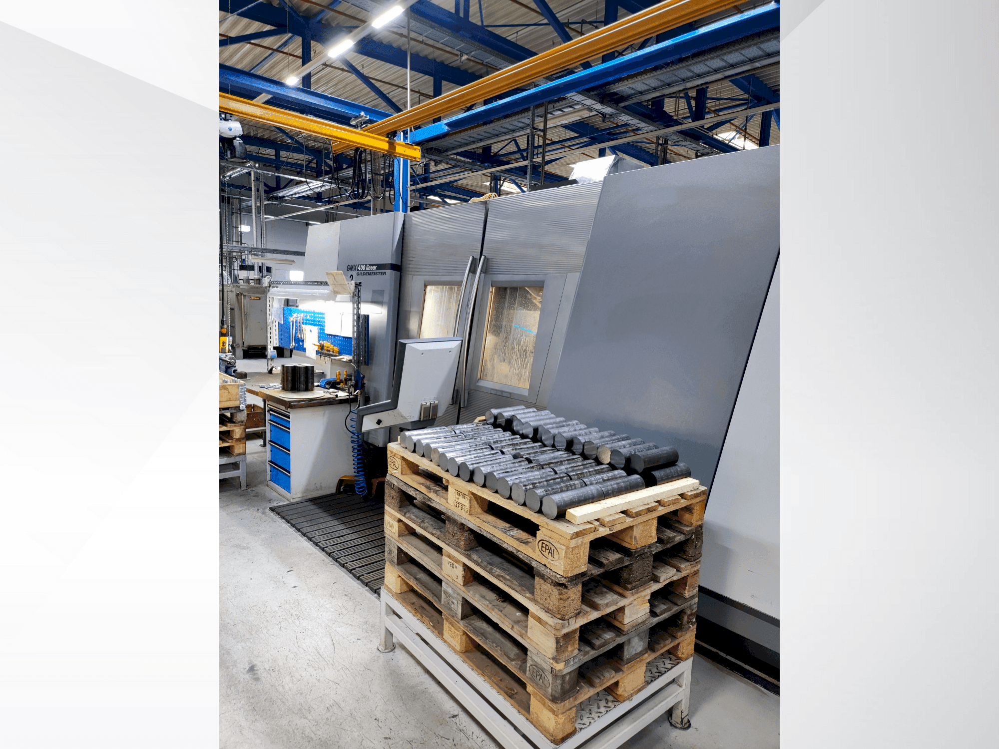 Čelní pohled  na DMG GMX 400L  stroj