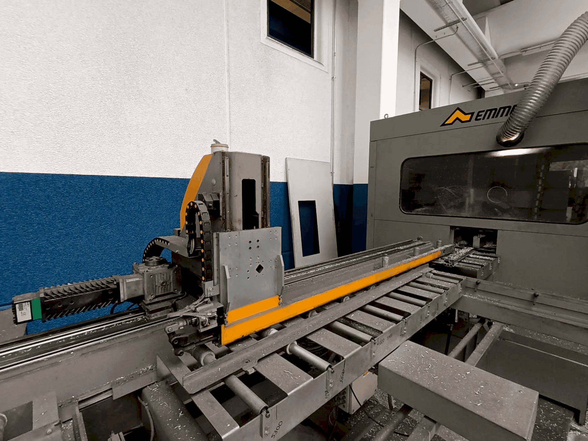 Čelní pohled  na Emmegi Quadra  stroj