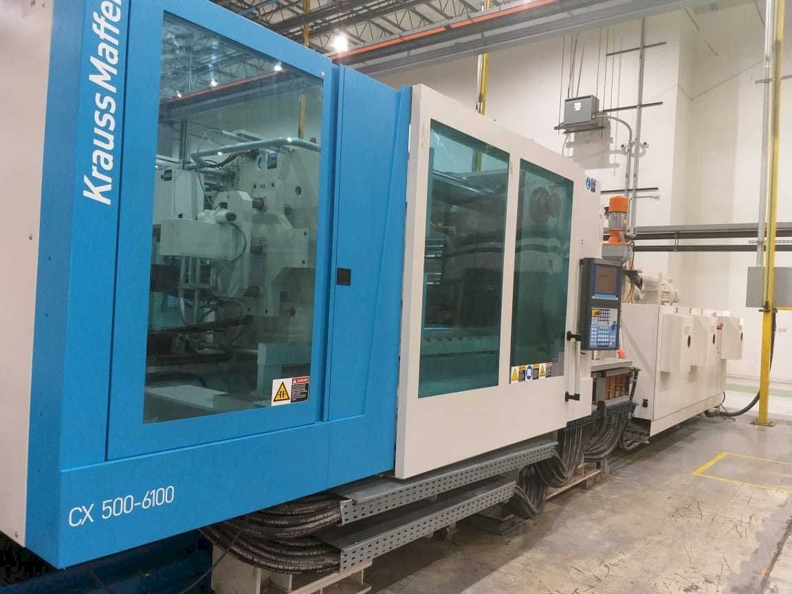 Čelní pohled  na Krauss Maffei 500-6100 CX  stroj