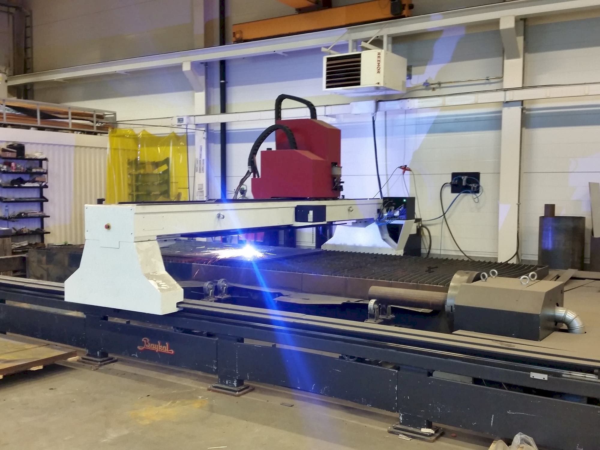 Čelní pohled  na Baykal BPL-H 2006 HPR 260XD  stroj