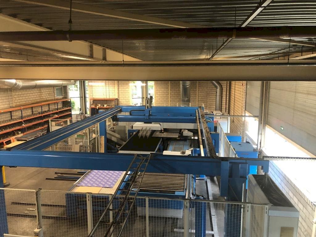 Čelní pohled  na Finn-Power LB 6 UVH  stroj