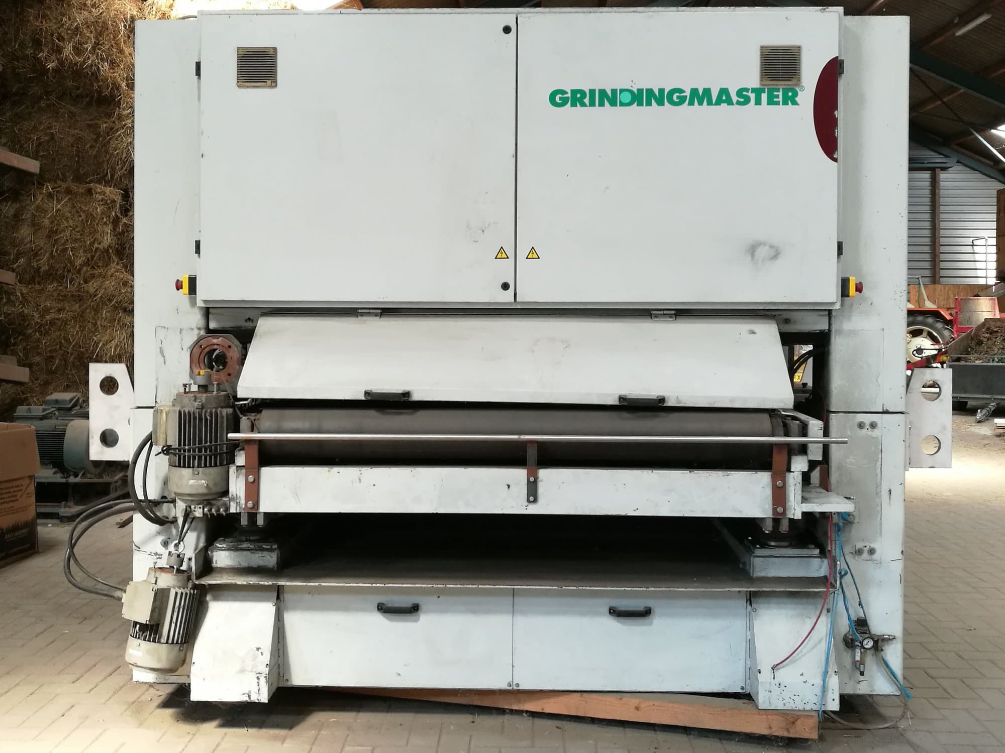 Čelní pohled  na TIMESAVERS MB-2-1600 Z2 stroj