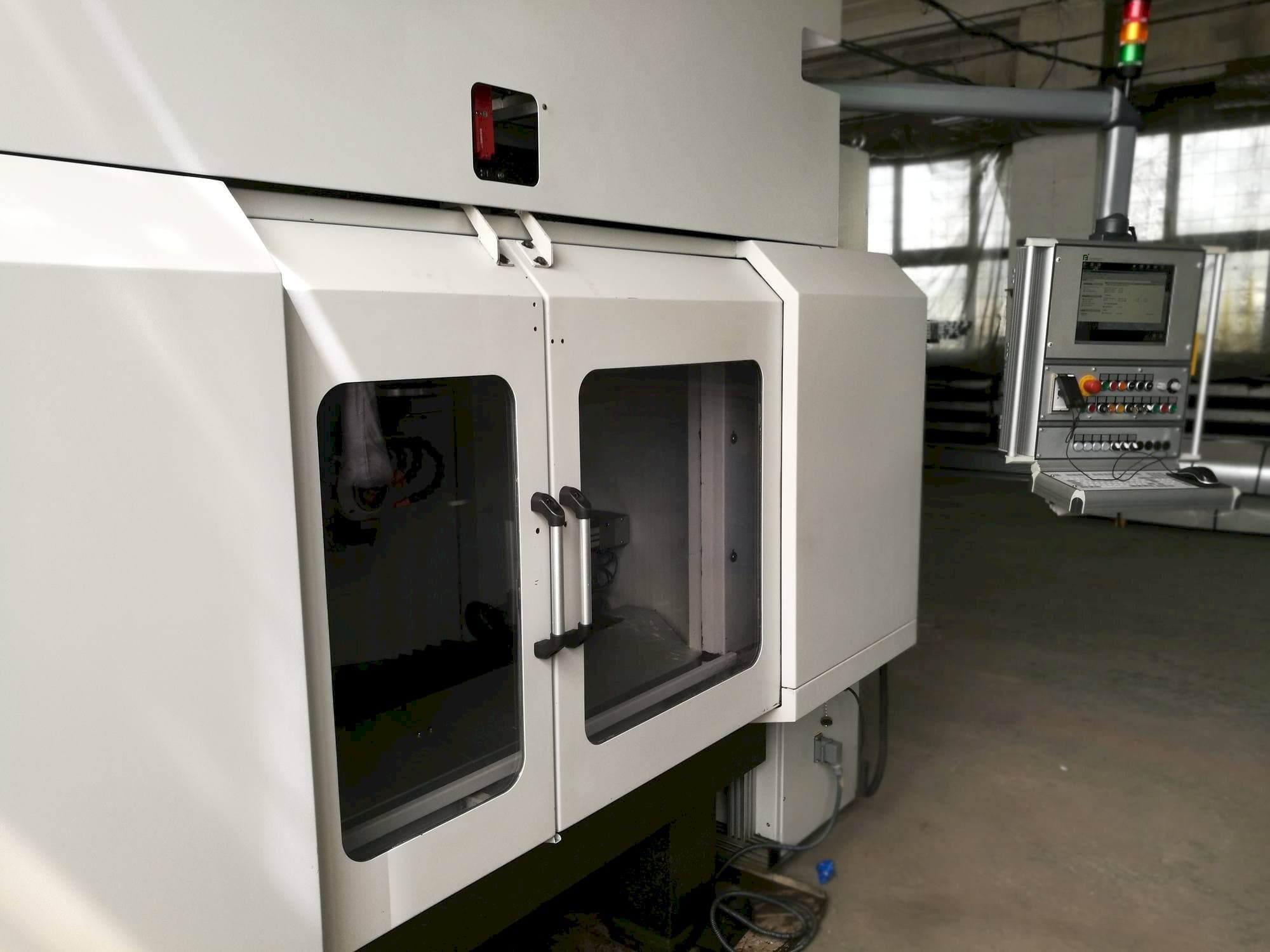 Čelní pohled  na Fohrenbach F-Grind 605  stroj