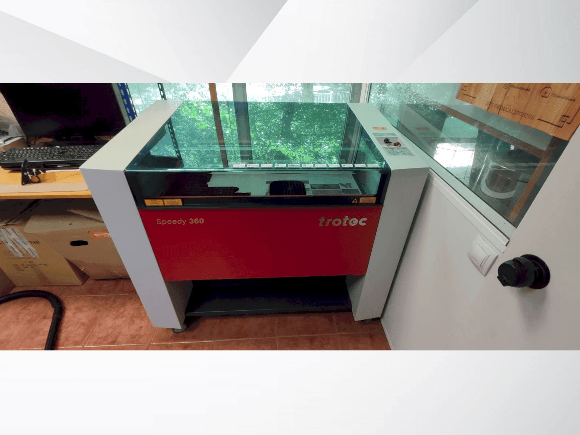 Čelní pohled  na Trotec Speedy 360  stroj