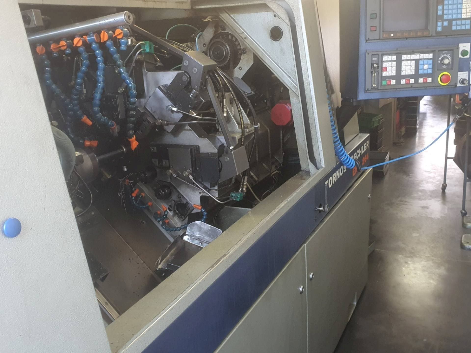Čelní pohled  na Tornos-Bechler ENC 264  stroj