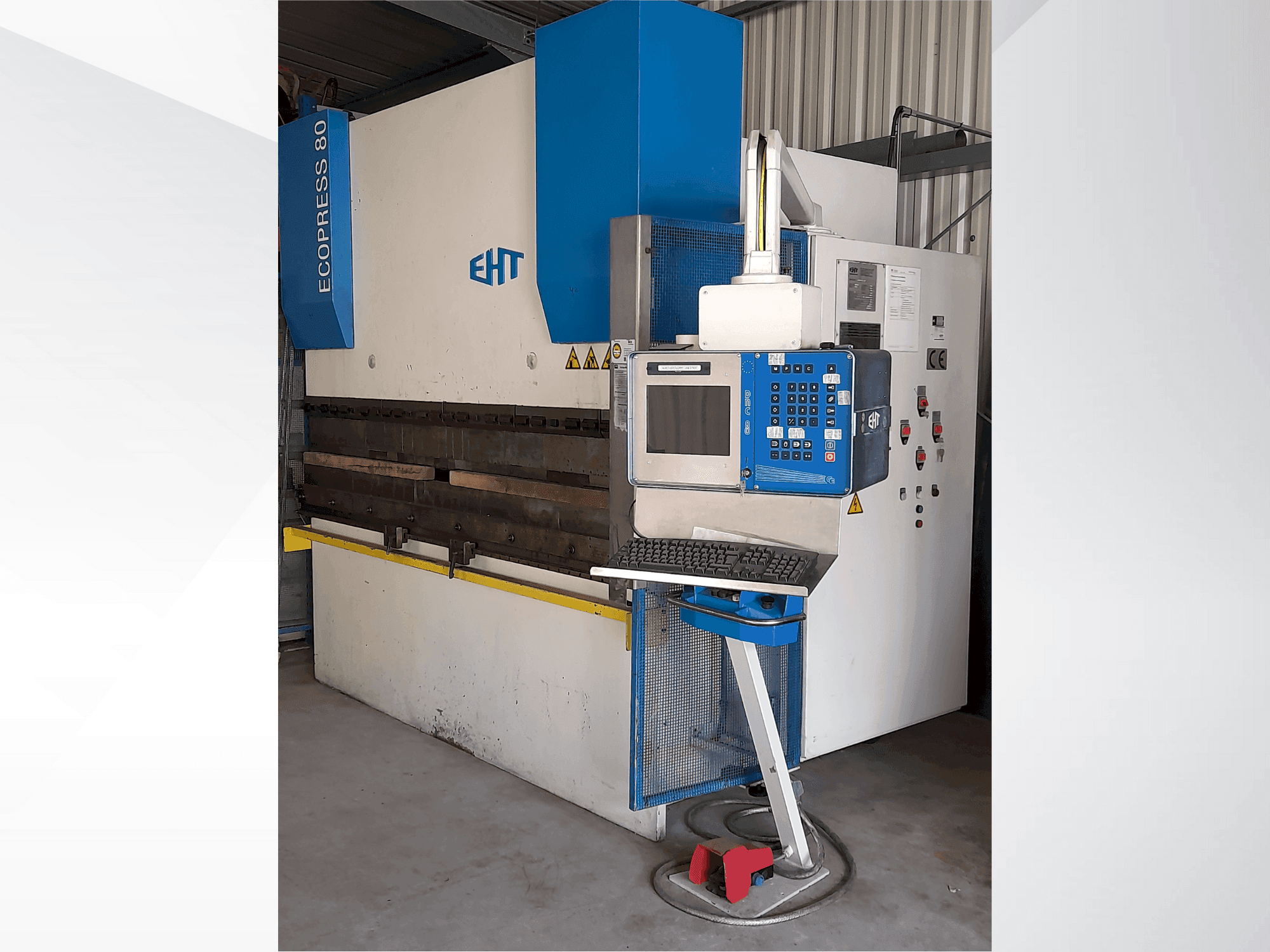 Čelní pohled  na EHT Ecopress 80  stroj