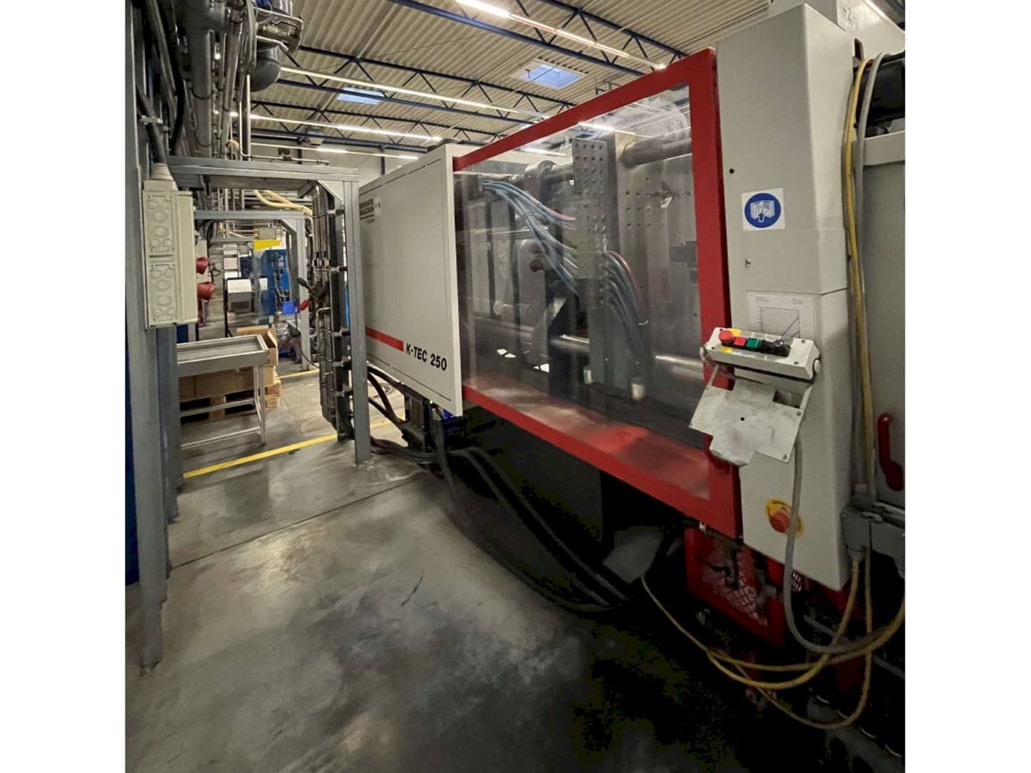 Čelní pohled  na FERROMATIK K-Tec 250  stroj