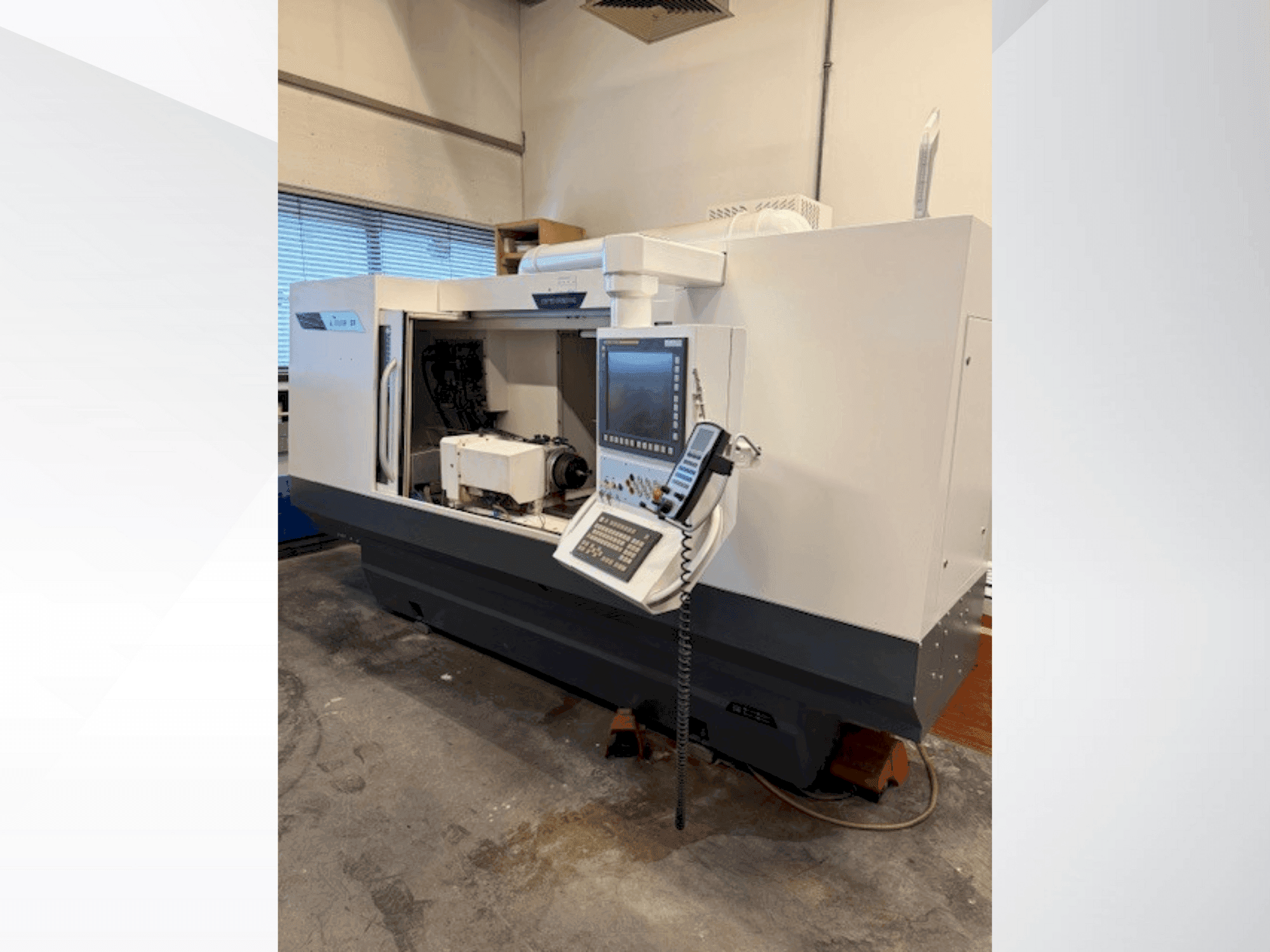 Čelní pohled  na STUDER  S31  stroj