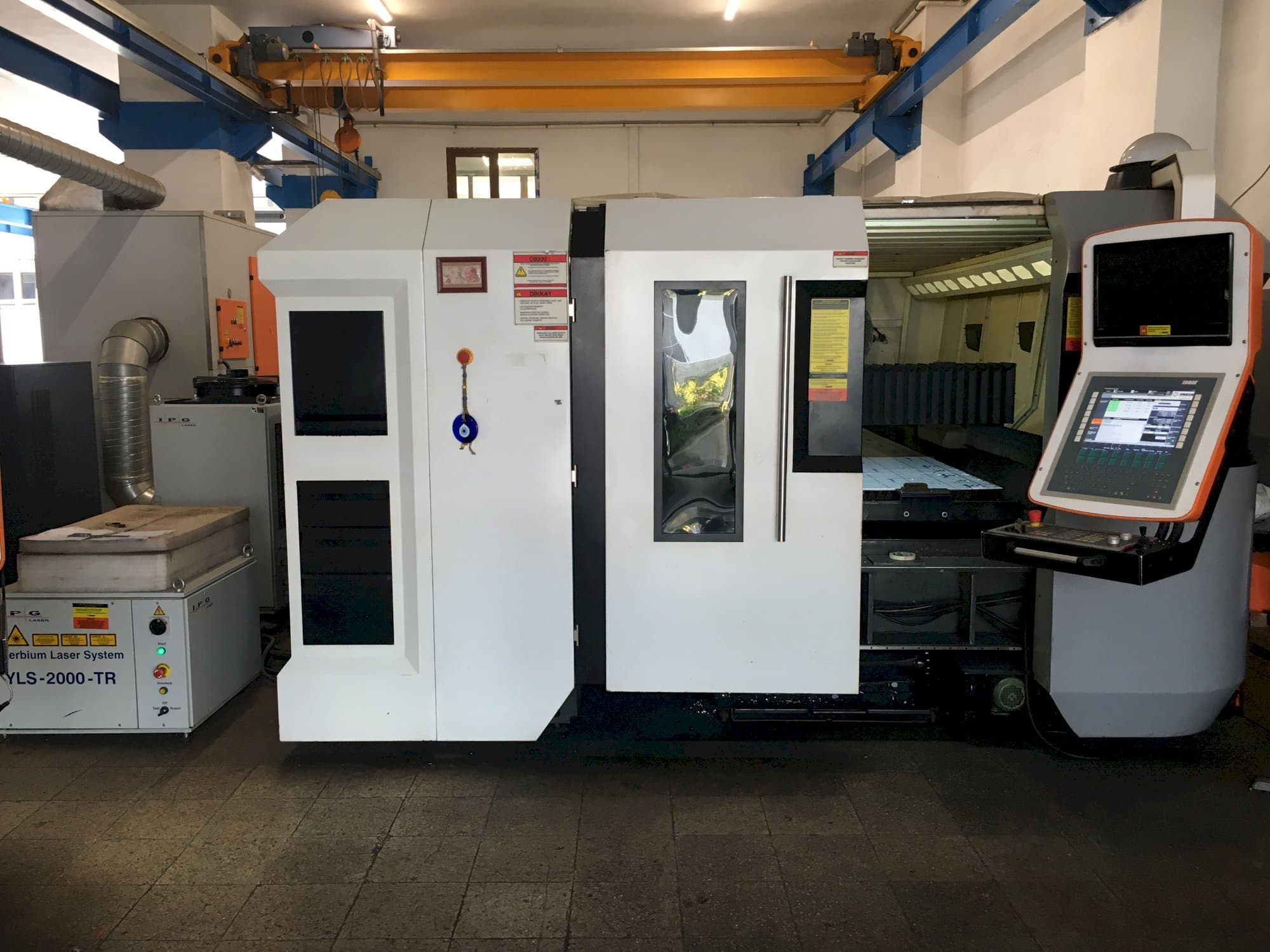 Čelní pohled  na ERMAKSAN FIBERMAK Momentum Gen-3 stroj