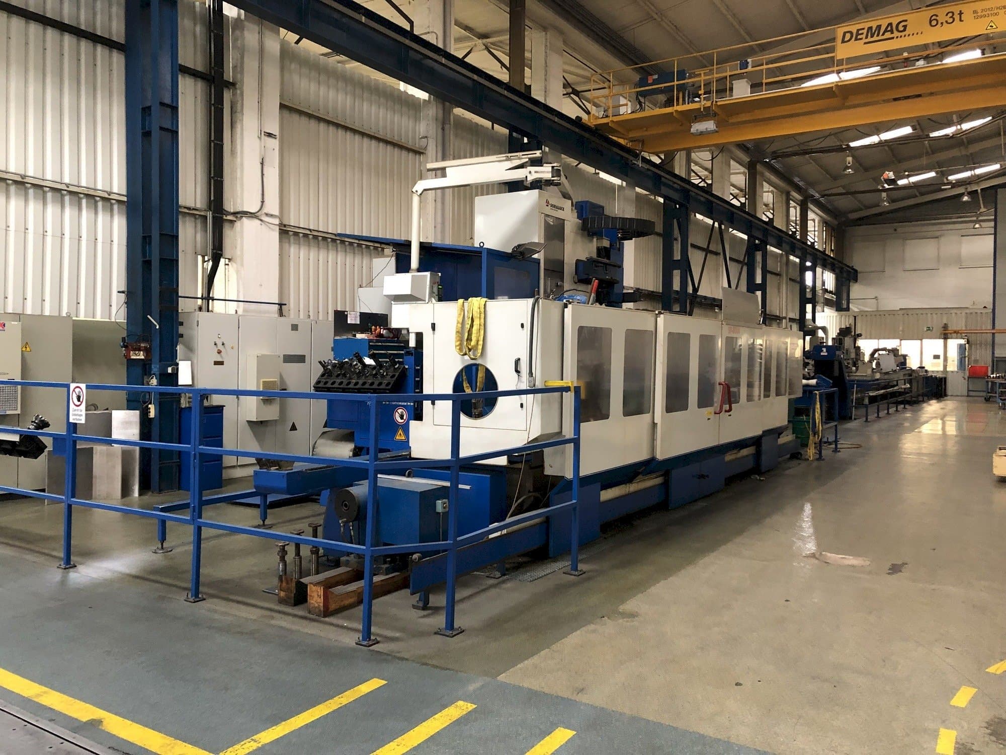 Čelní pohled  na Soraluce SP-8000  stroj