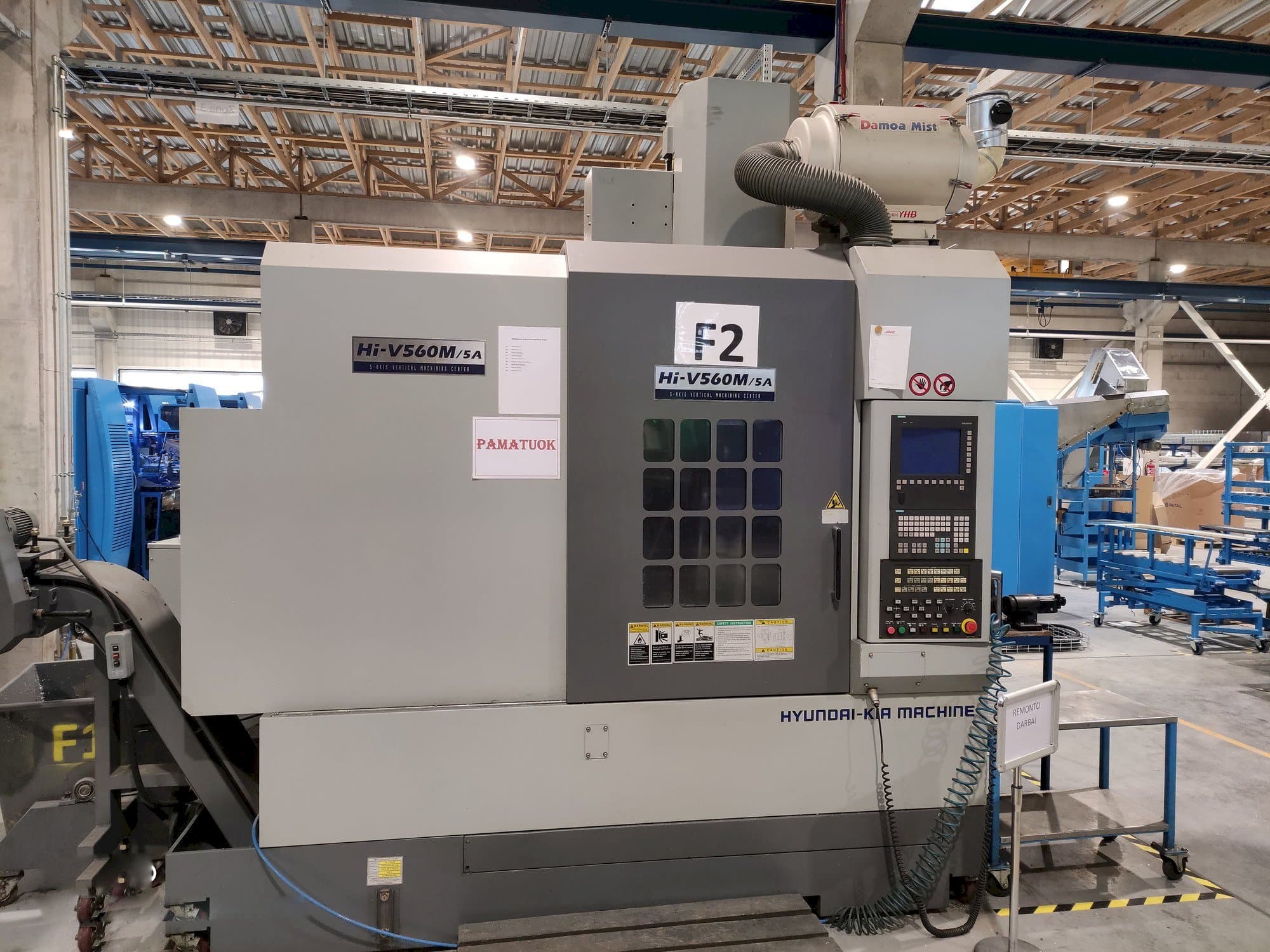 Čelní pohled  na Hyundai Kia Hi-V560M/5A  stroj