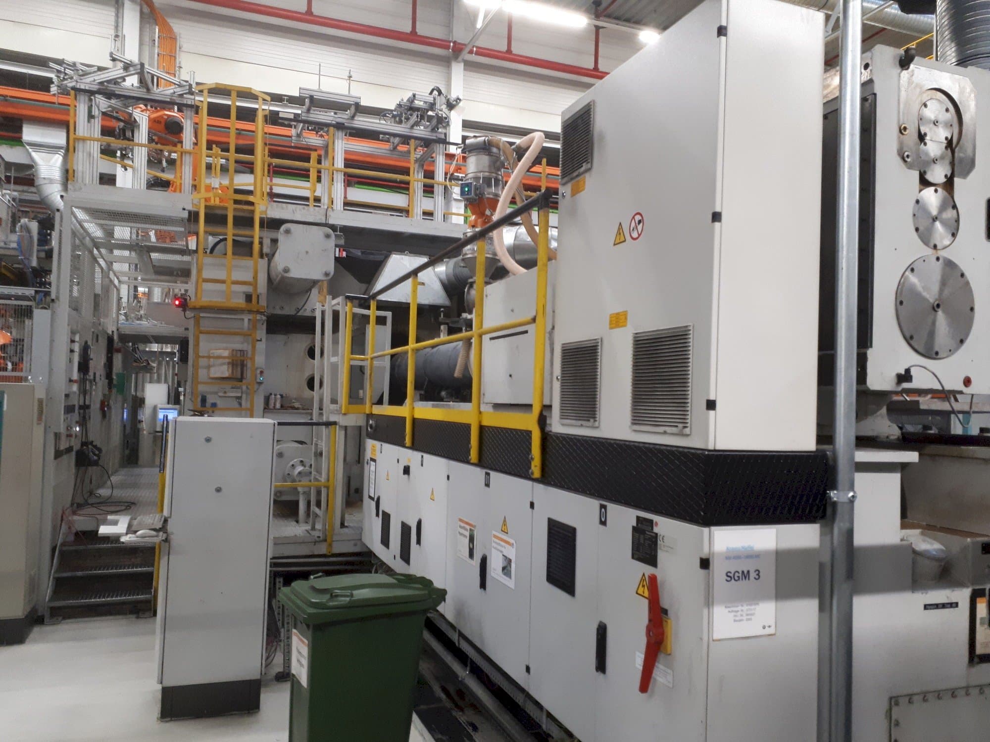 Čelní pohled  na Krauss Maffei 4000-19000 MC  stroj