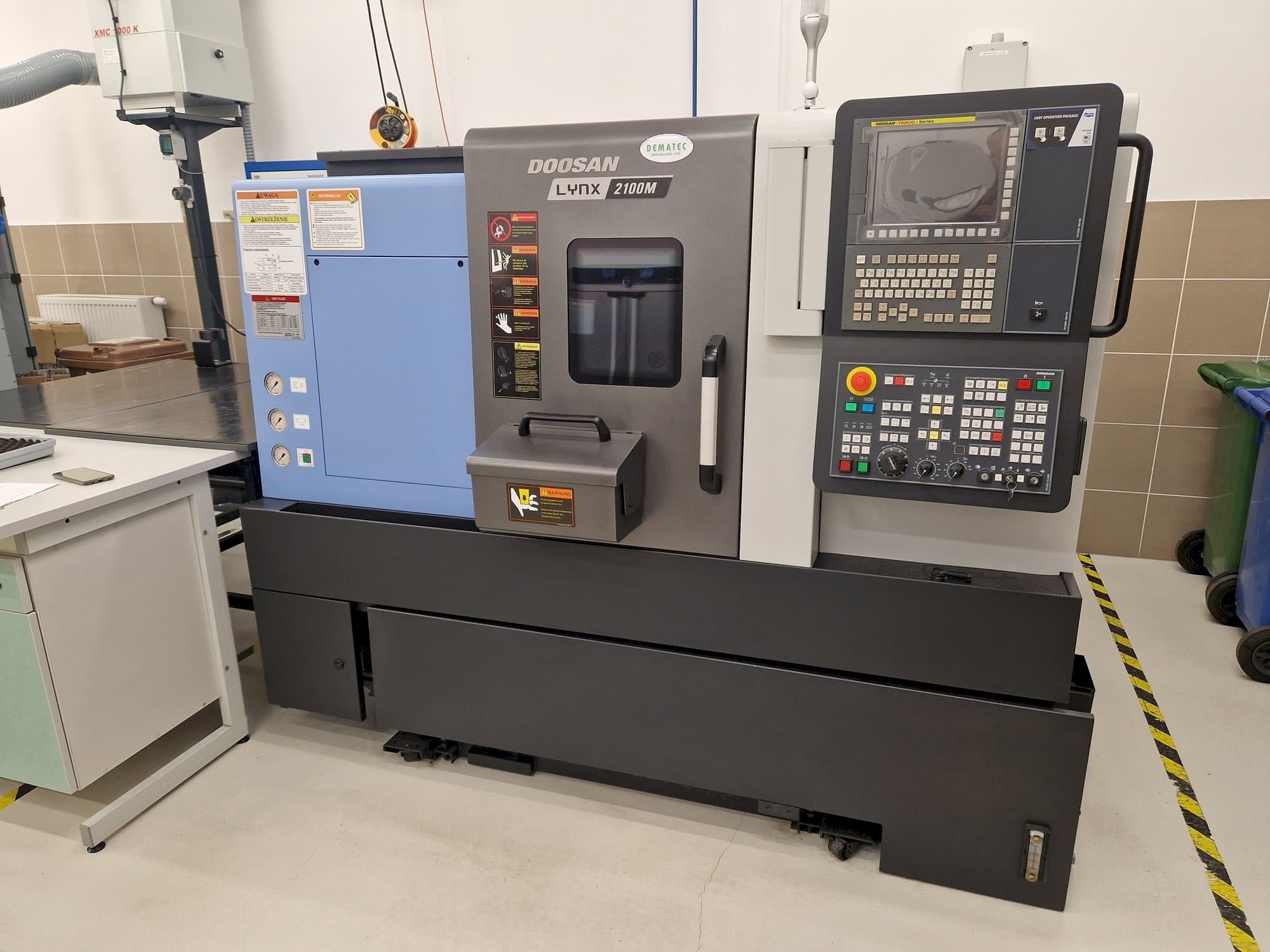 Čelní pohled  na Doosan Lynx 2100ME  stroj