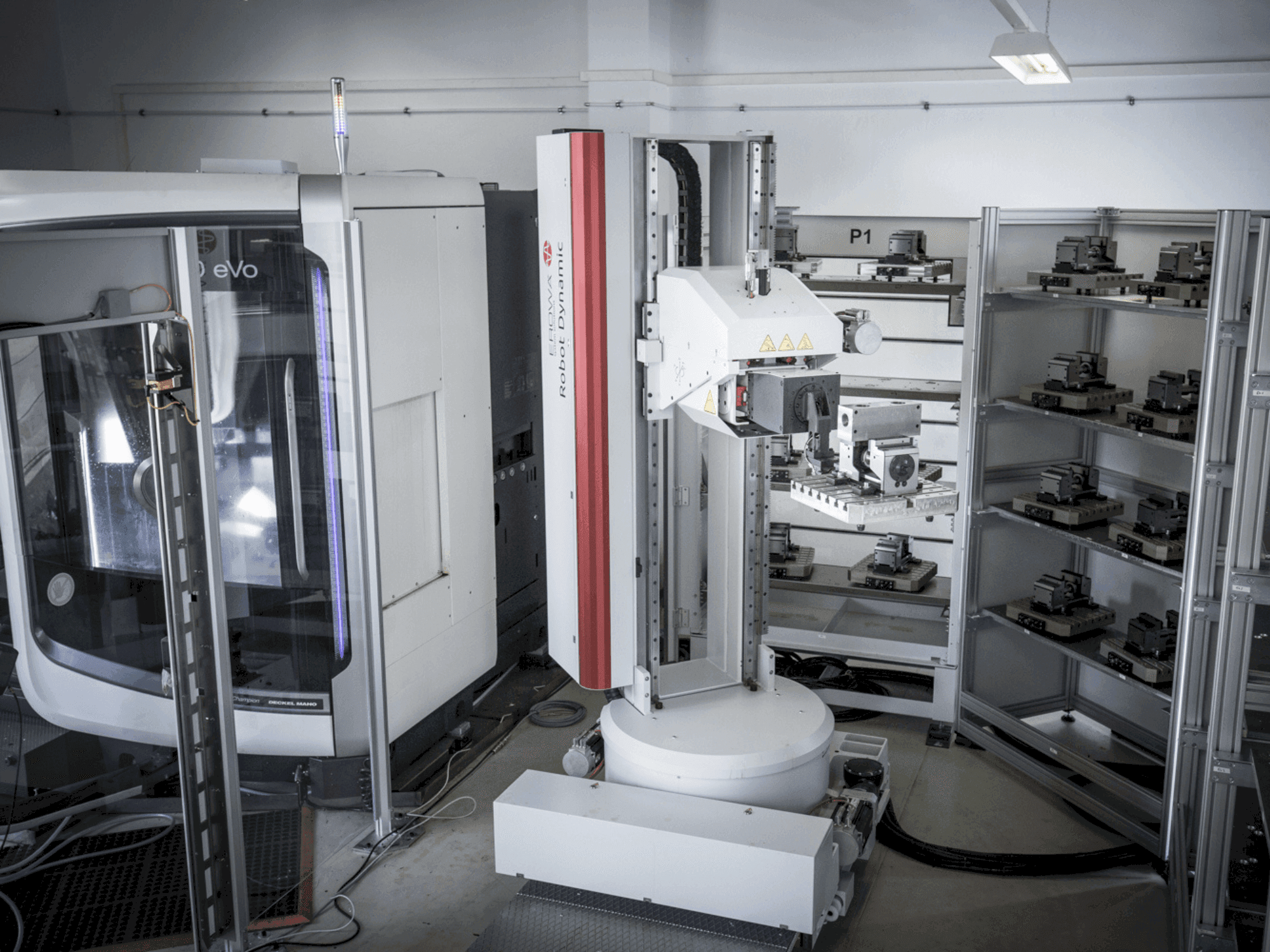 Čelní pohled  na DMG MORI DMU 60 EVO  stroj