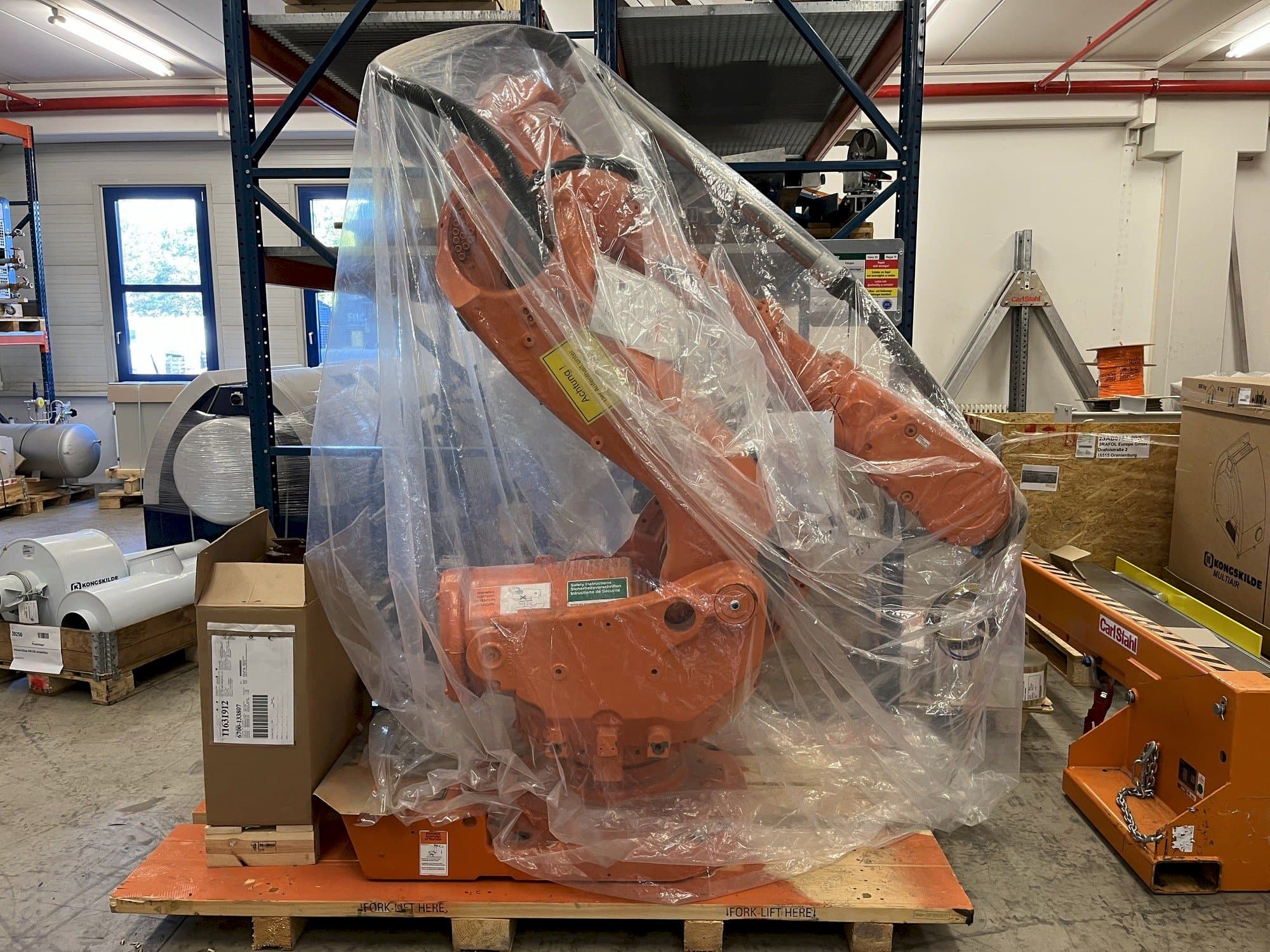 Čelní pohled  na ABB IRB 6600 M2004  stroj