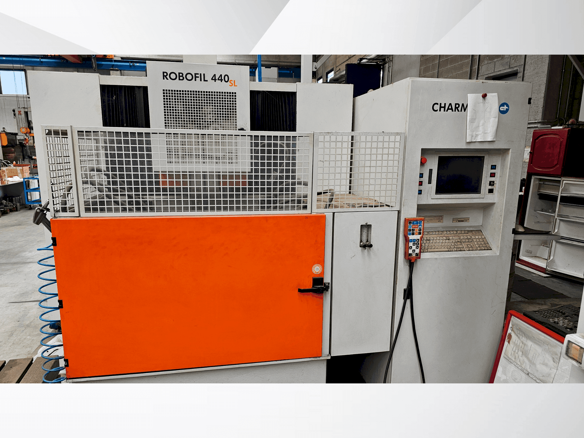 Čelní pohled  na CHARMILLES Robofil 440SL  stroj