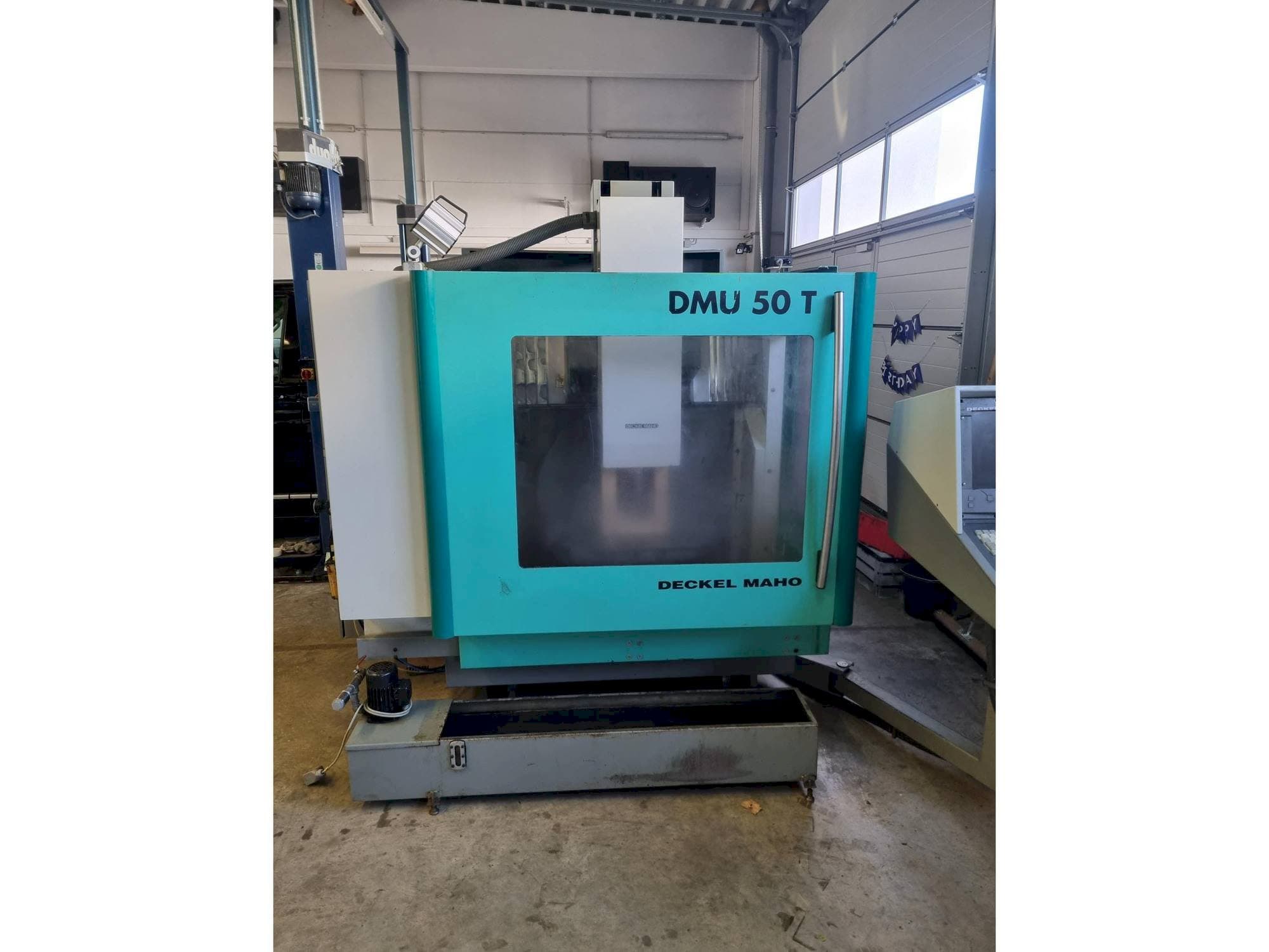 Čelní pohled  na DECKEL MAHO DMU 50 T  stroj