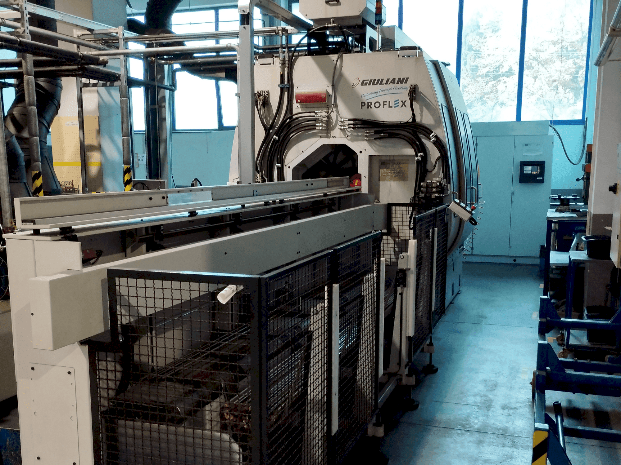 Čelní pohled  na GINDUMAC Proflex 5/7  stroj