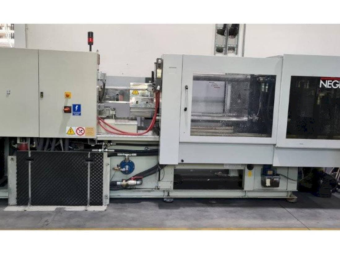 Čelní pohled  na Negri Bossi V210  stroj