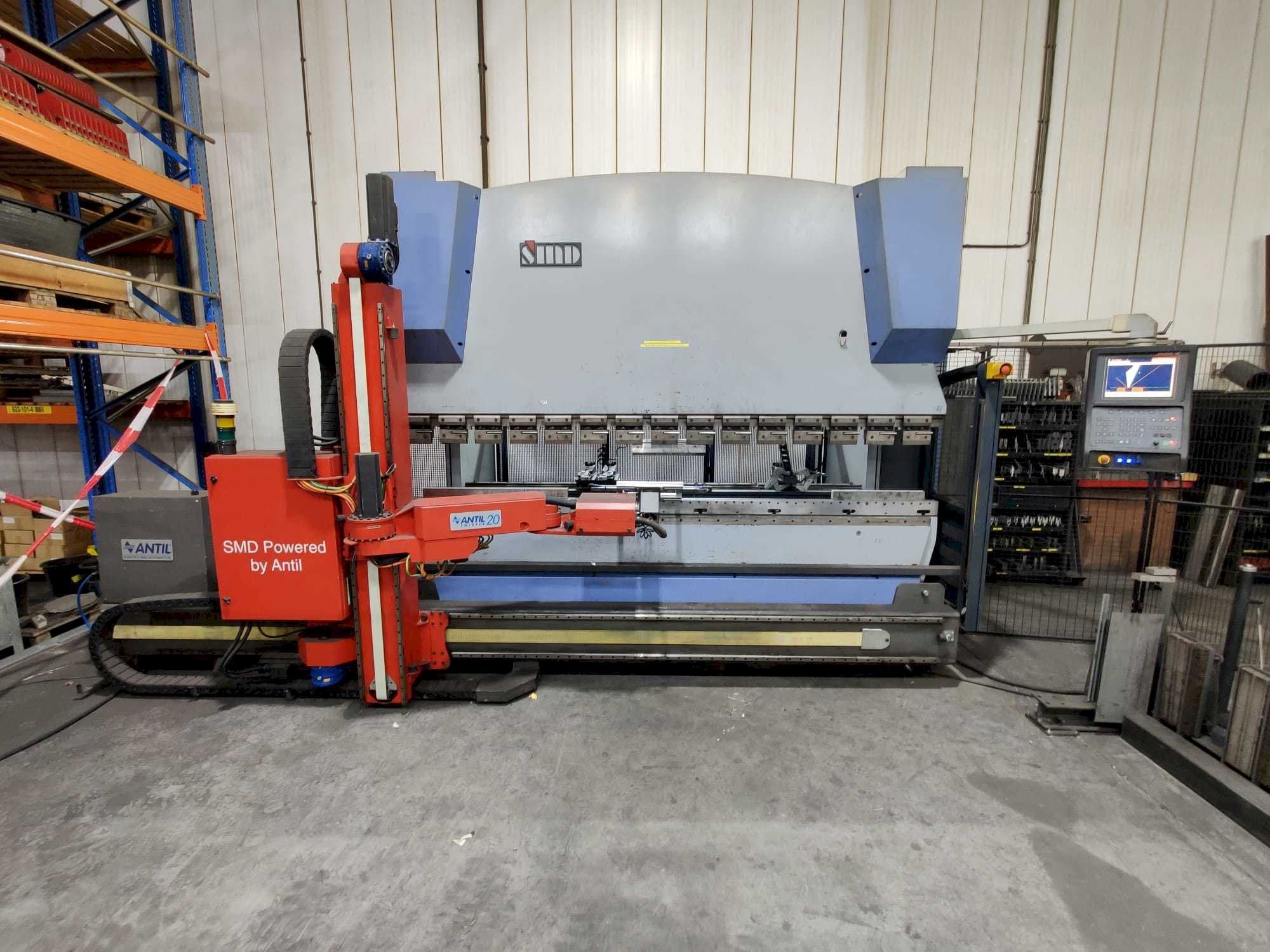 Čelní pohled  na SMD PBH 110-3100-4C  stroj