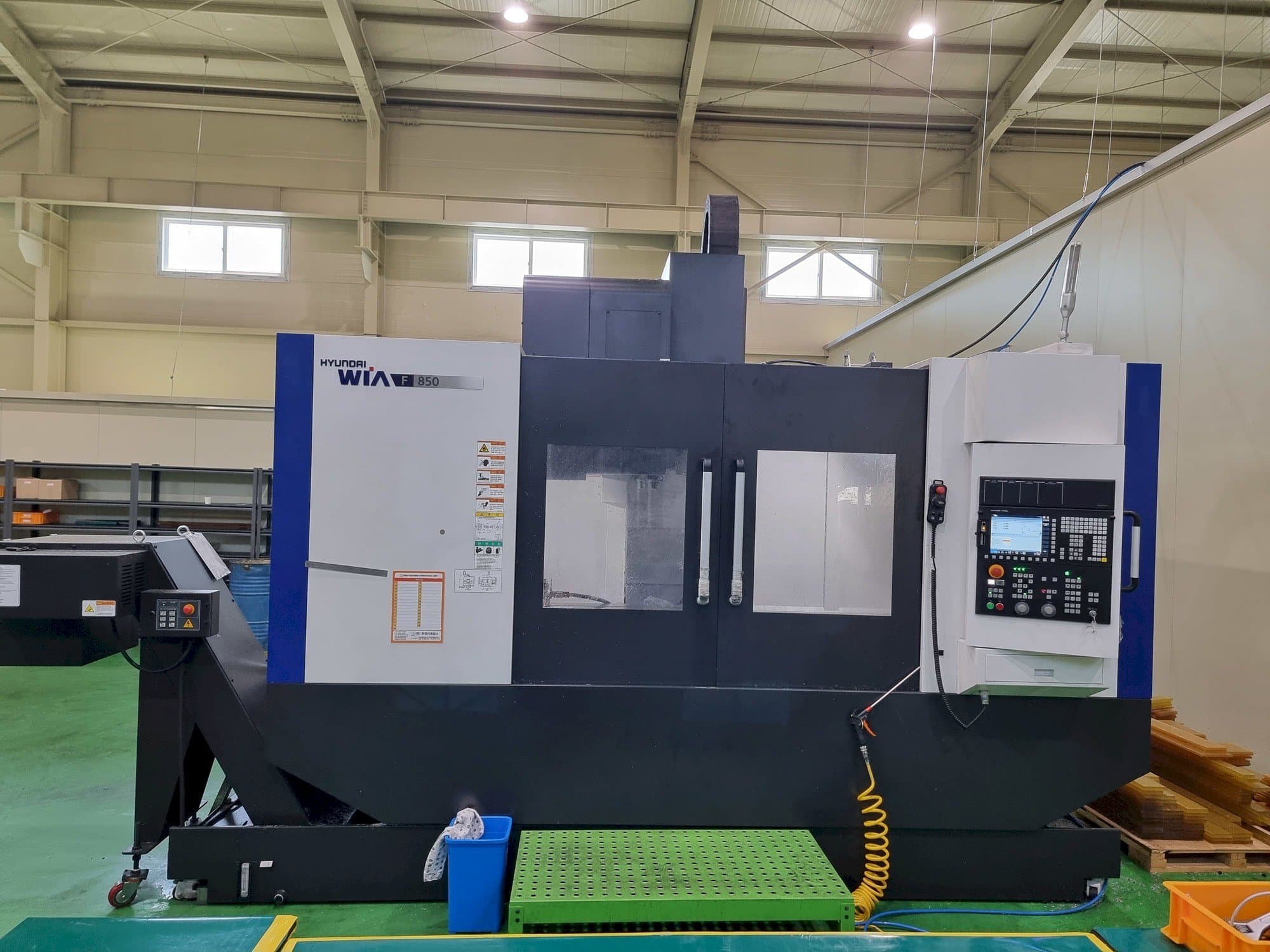 Čelní pohled  na Hyundai Wia F850  stroj