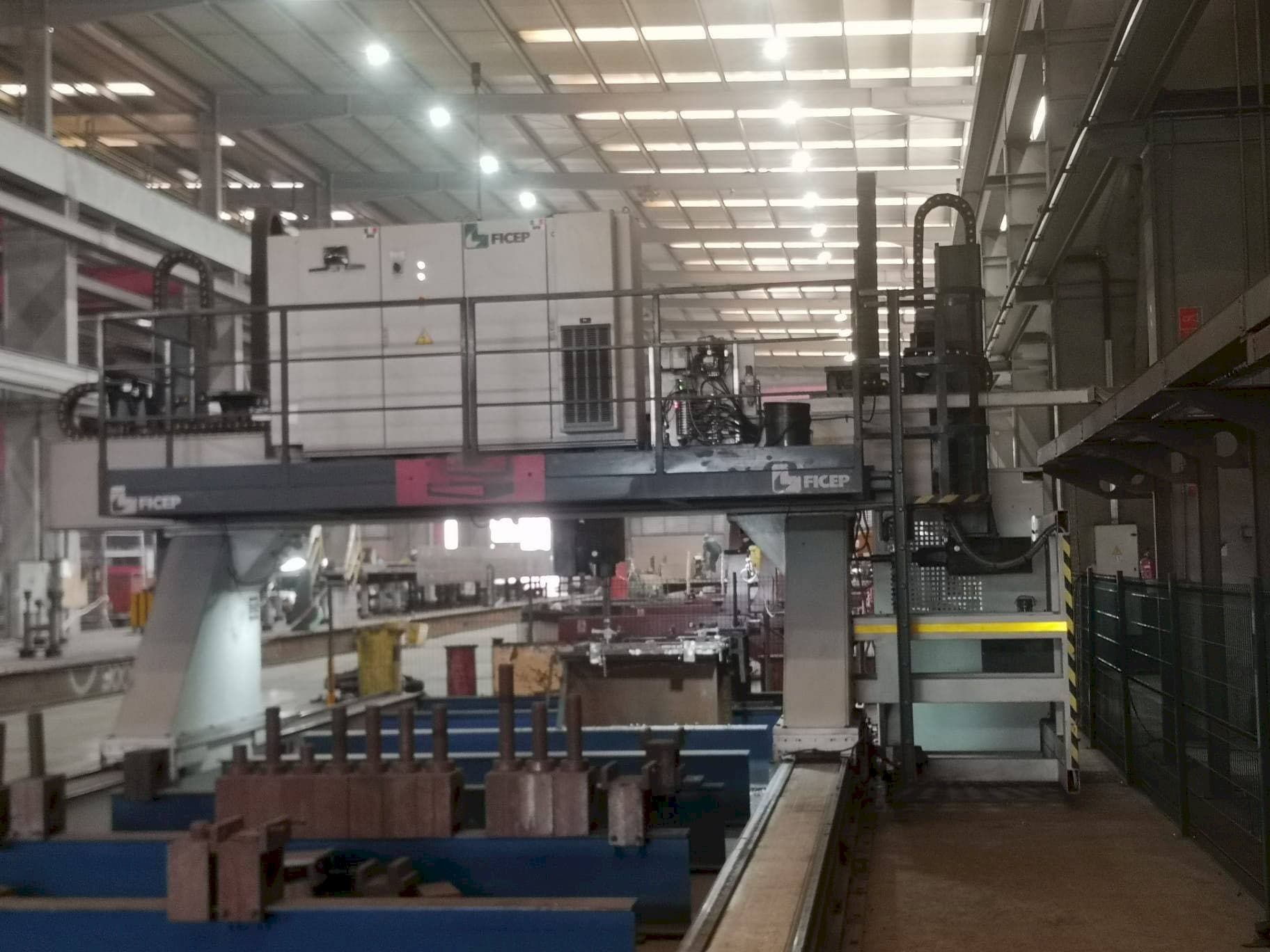 Čelní pohled  na FICEP 3003/12 GDD  stroj