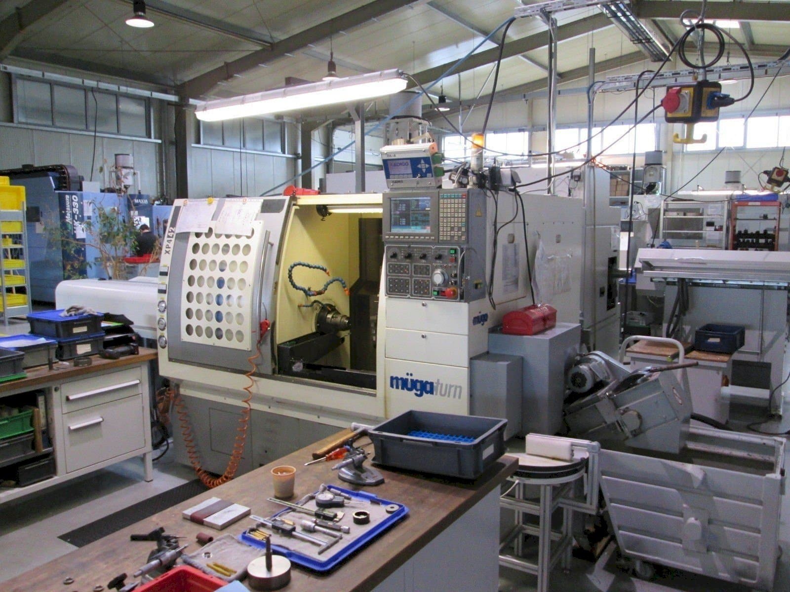 Čelní pohled  na Muga XP4 – 42SM  stroj