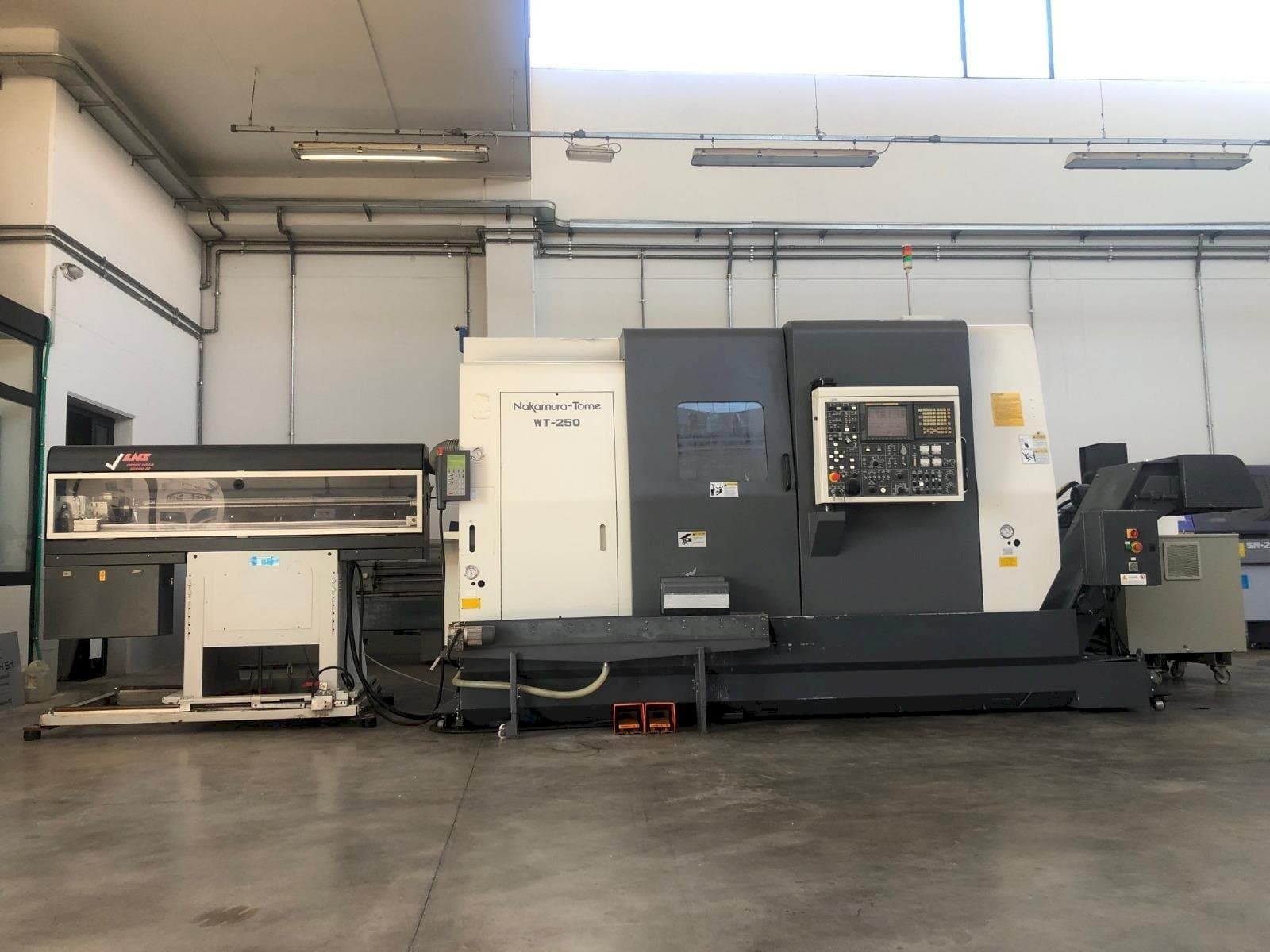 Čelní pohled  na NAKAMURA-TOME WT-250 MMY  stroj