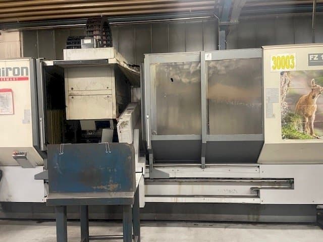 Čelní pohled  na CHIRON FZ18KL  stroj