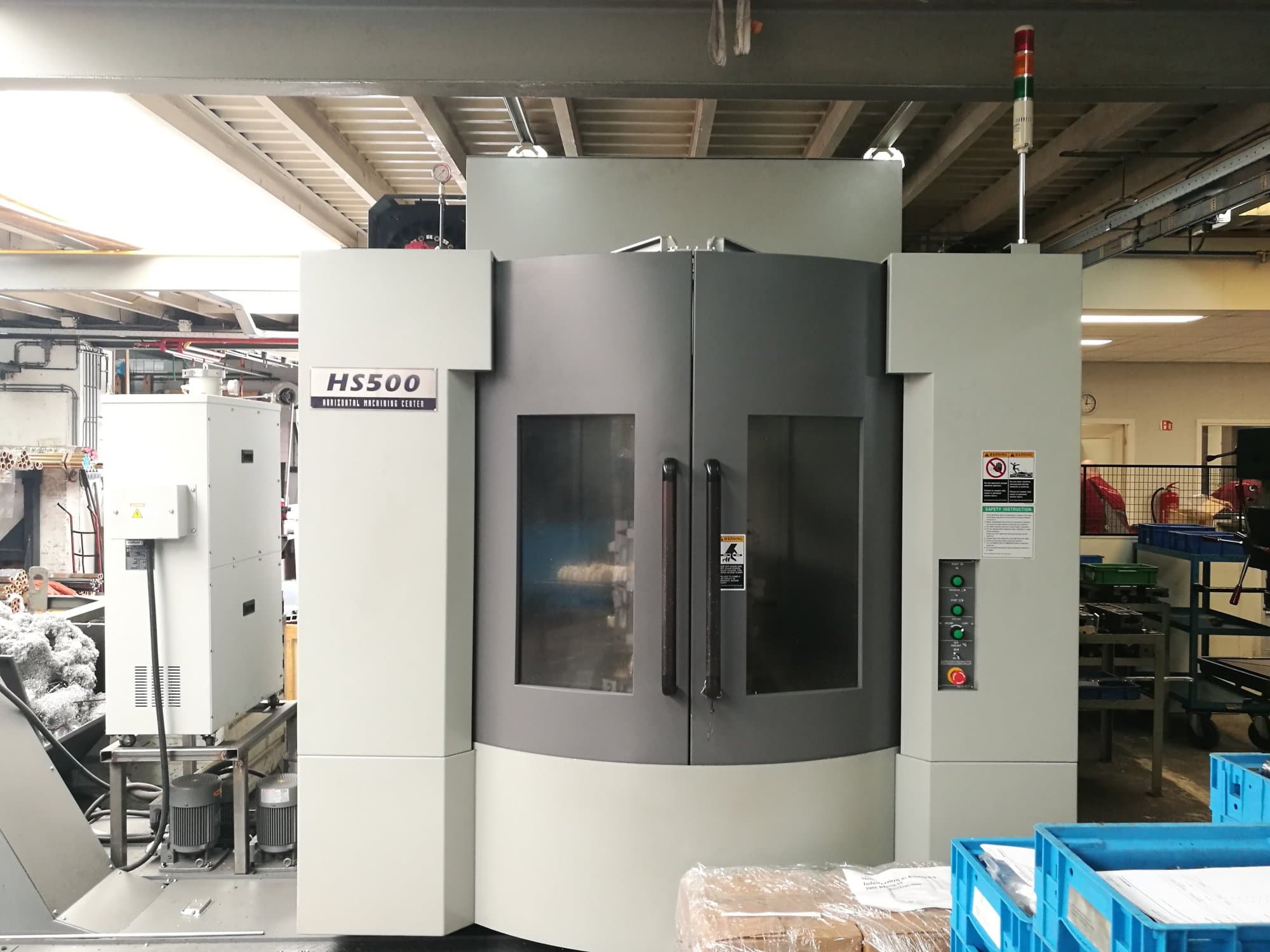 Čelní pohled  na Hyundai Kia HS500 stroj