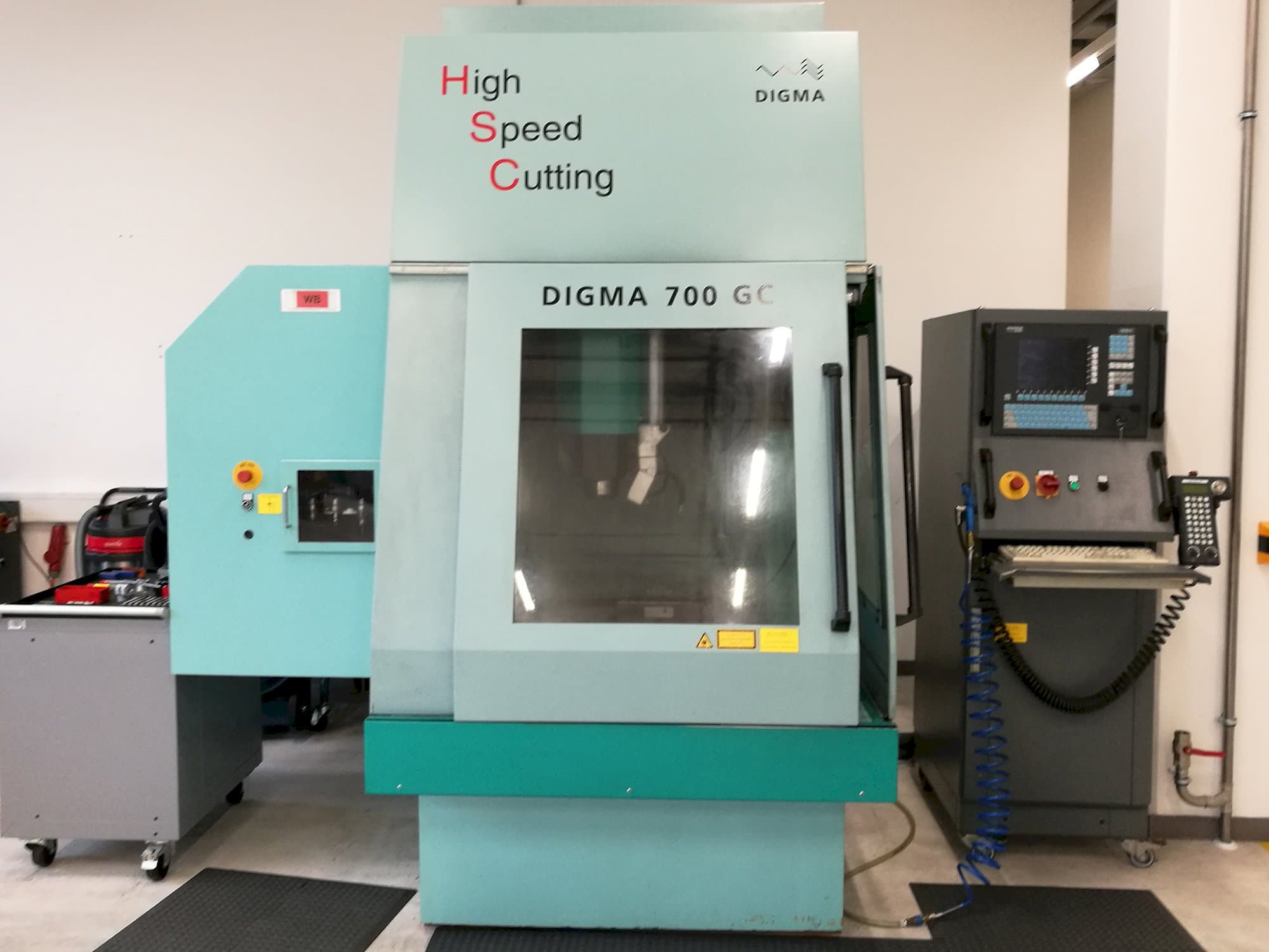 Čelní pohled  na DIGMA 700 GC stroj