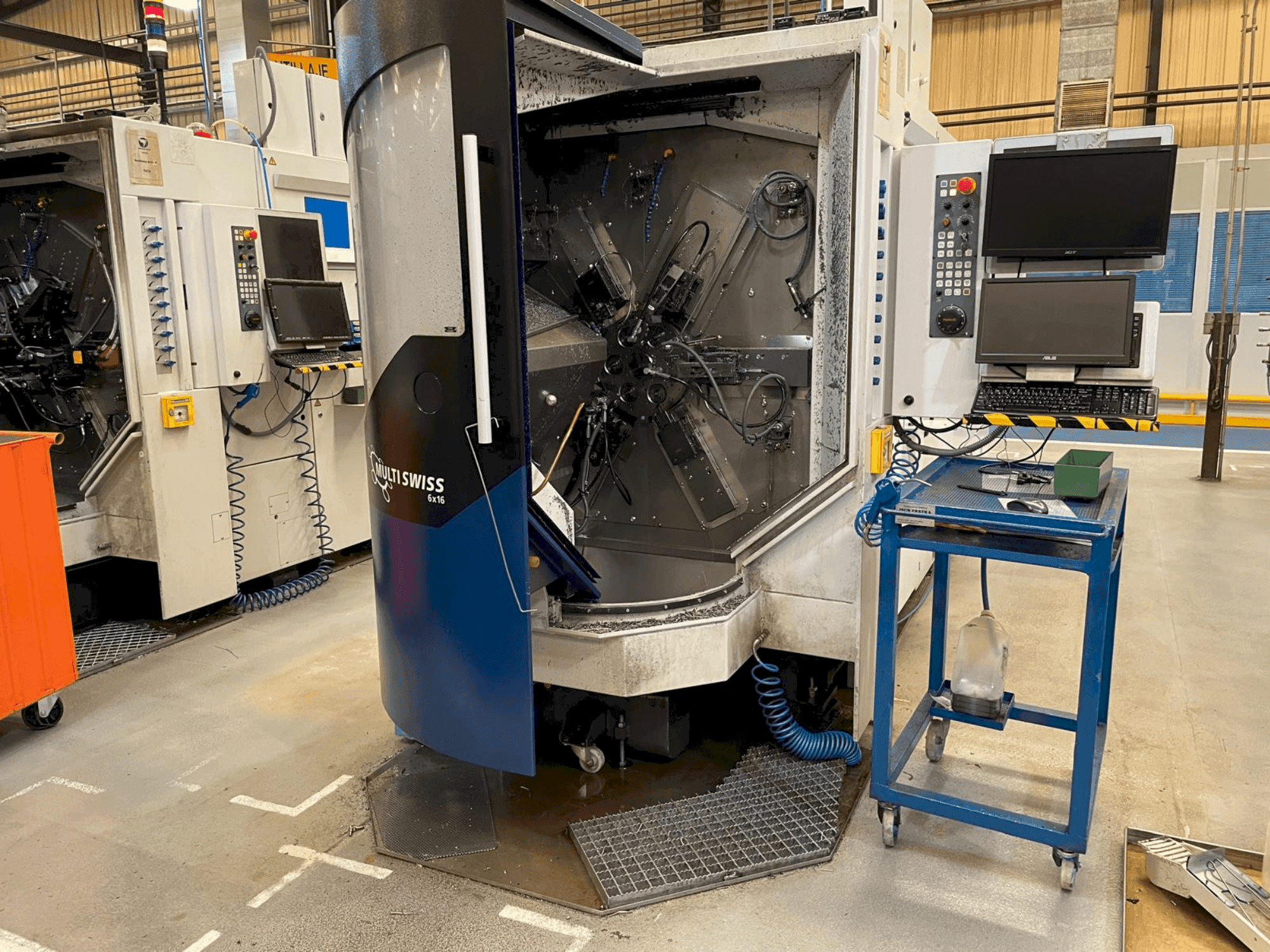 Čelní pohled  na TORNOS MultiSwiss 6x16  stroj