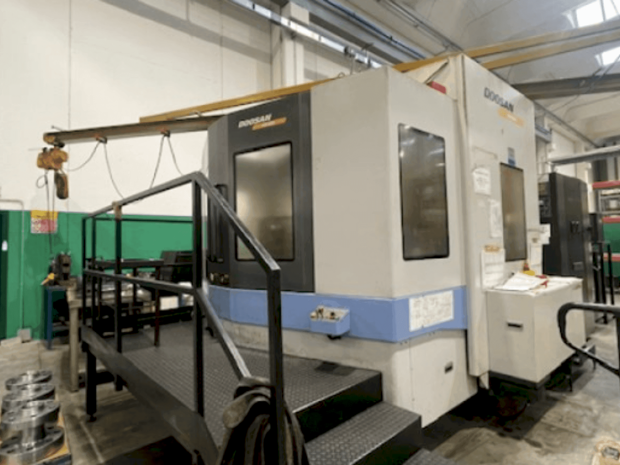 Čelní pohled  na DOOSAN HM 800 (2008)  stroj