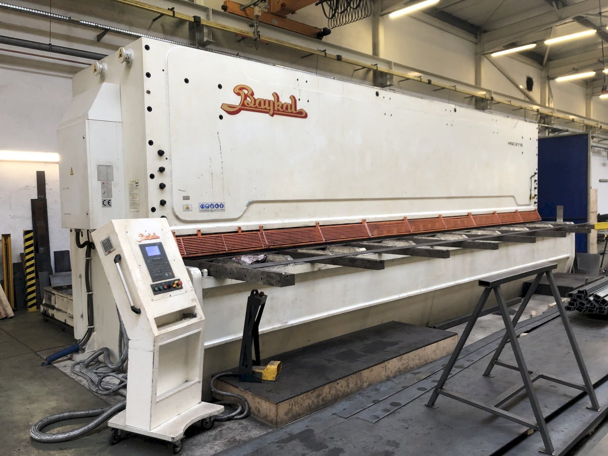 Čelní pohled  na Baykal HNC 8116  stroj